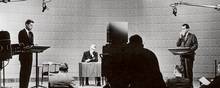 Som rekvisit i tv-debatten mellem John F. Kennedy og Richard Nixon i præsidentvalgkampen i 1960 blev Wegner-møblernes popularitet i USA endnu engang stadfæstet ti år efter det danske designeventyrs begyndelse. Foto: Culver Pictures/The Art Archive/APF/Scanpix