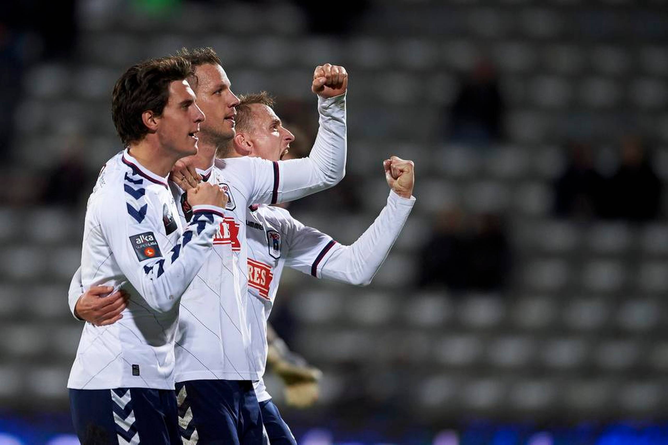 AGF-spillerne jubler efter den overraskende sejr over FC Midtjylland fredag den 4. december. Alt virkede stille og roligt, men.... Foto: Claus Bonnerup/Polfoto