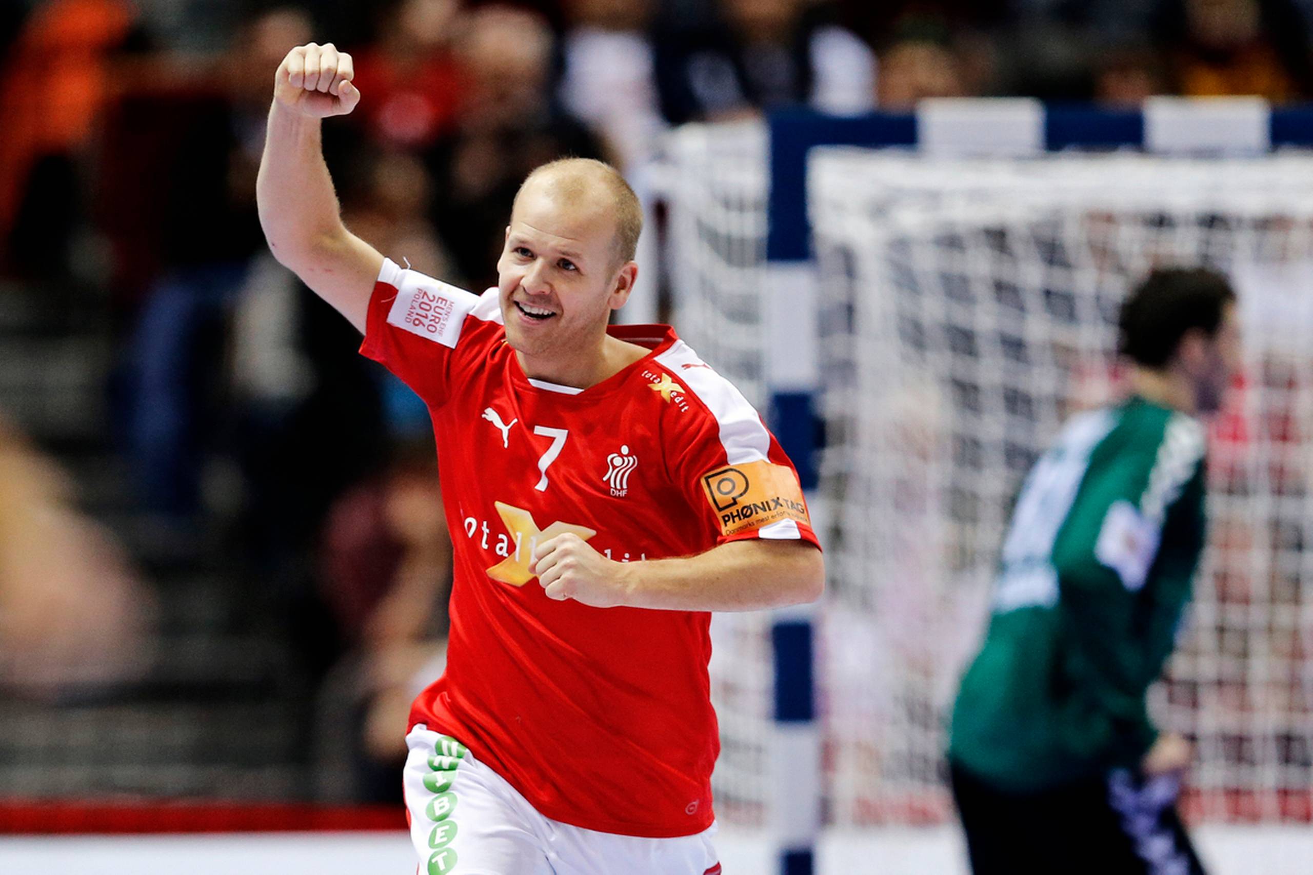 Danmarks Anders Eggert  jubler efter en scoring.