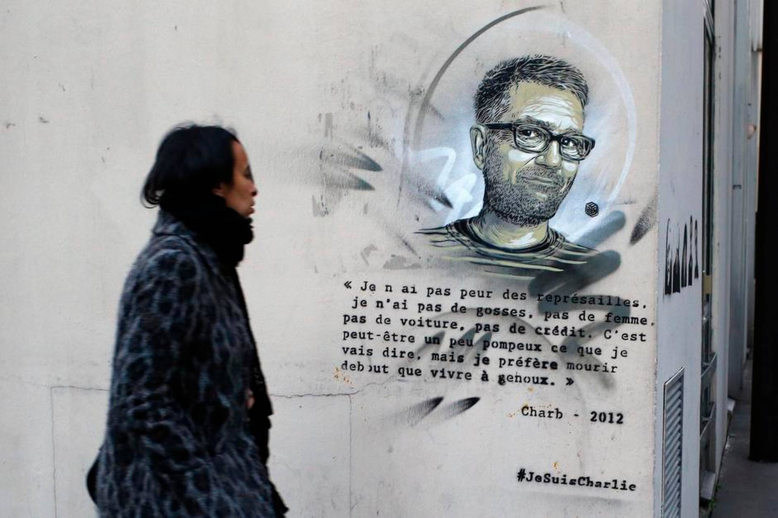 Jeg vil hellere dø stående end at leve på knæ, sagde Charb og forudsagde næsten sin egen skæbne. Foto: Francois Mori/AP