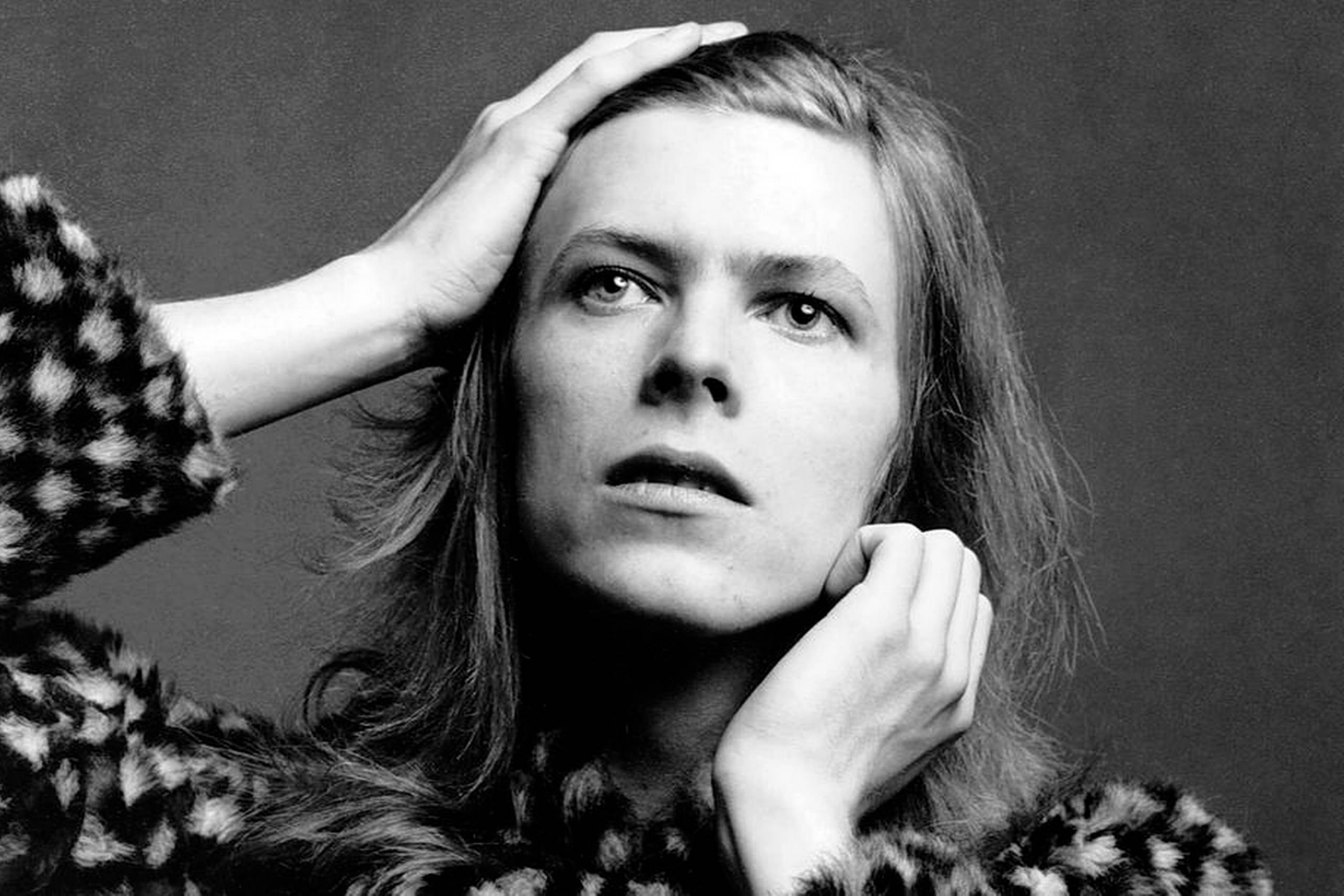 Der var tidspunkter omkring 1970, da David Bowie foretrak langt hår. Senere kom så den plyssede Ziggy Stardust-frisure. Arkivfoto: Brian Ward