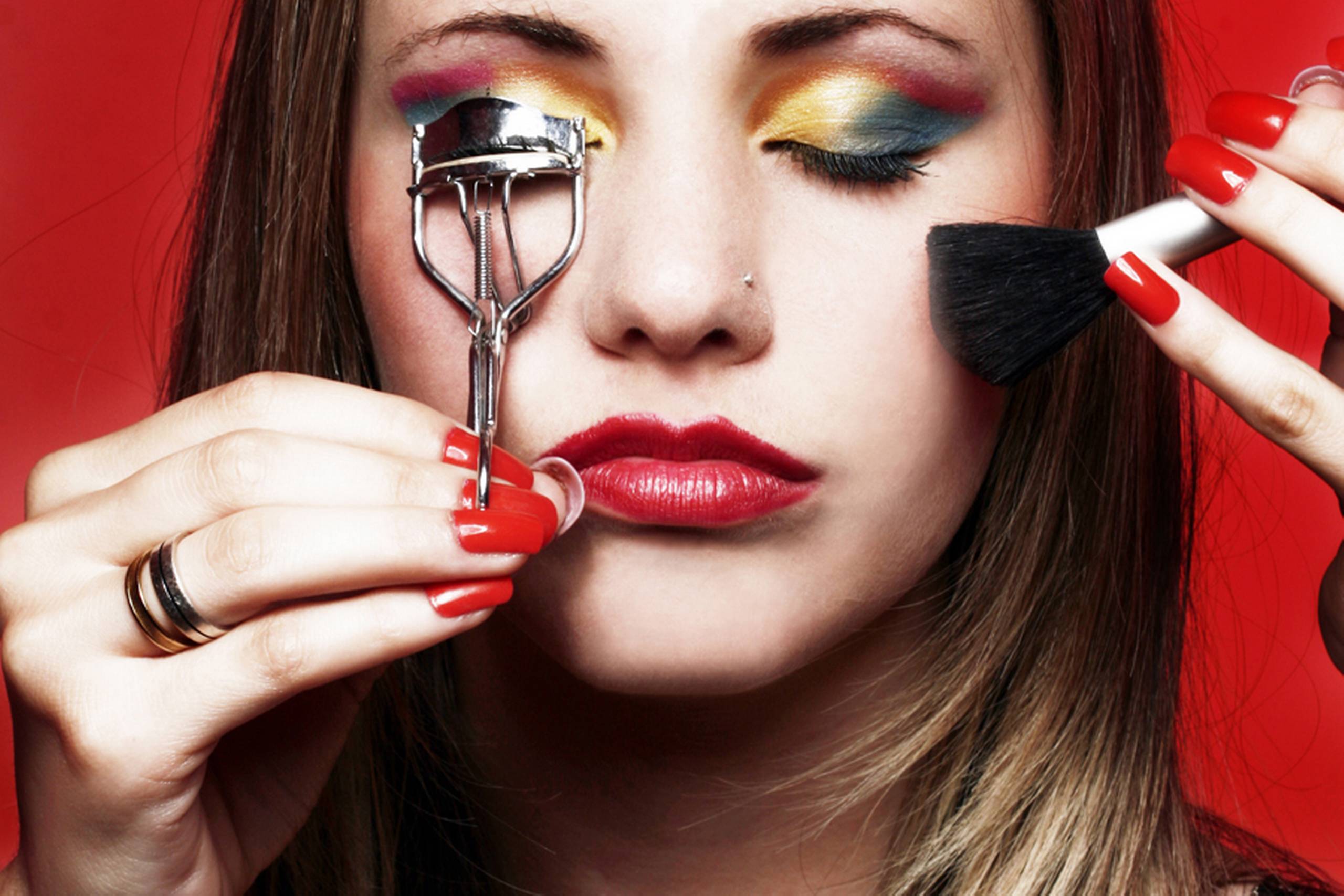 Skønhed er mere end blot overfladisk forskønnelse. Ifølge kultursociolog Emilia Van Hauen er vores pyntetrang rodfæstet ganske dybt i os. Foto: Renata Alves dos Anjos