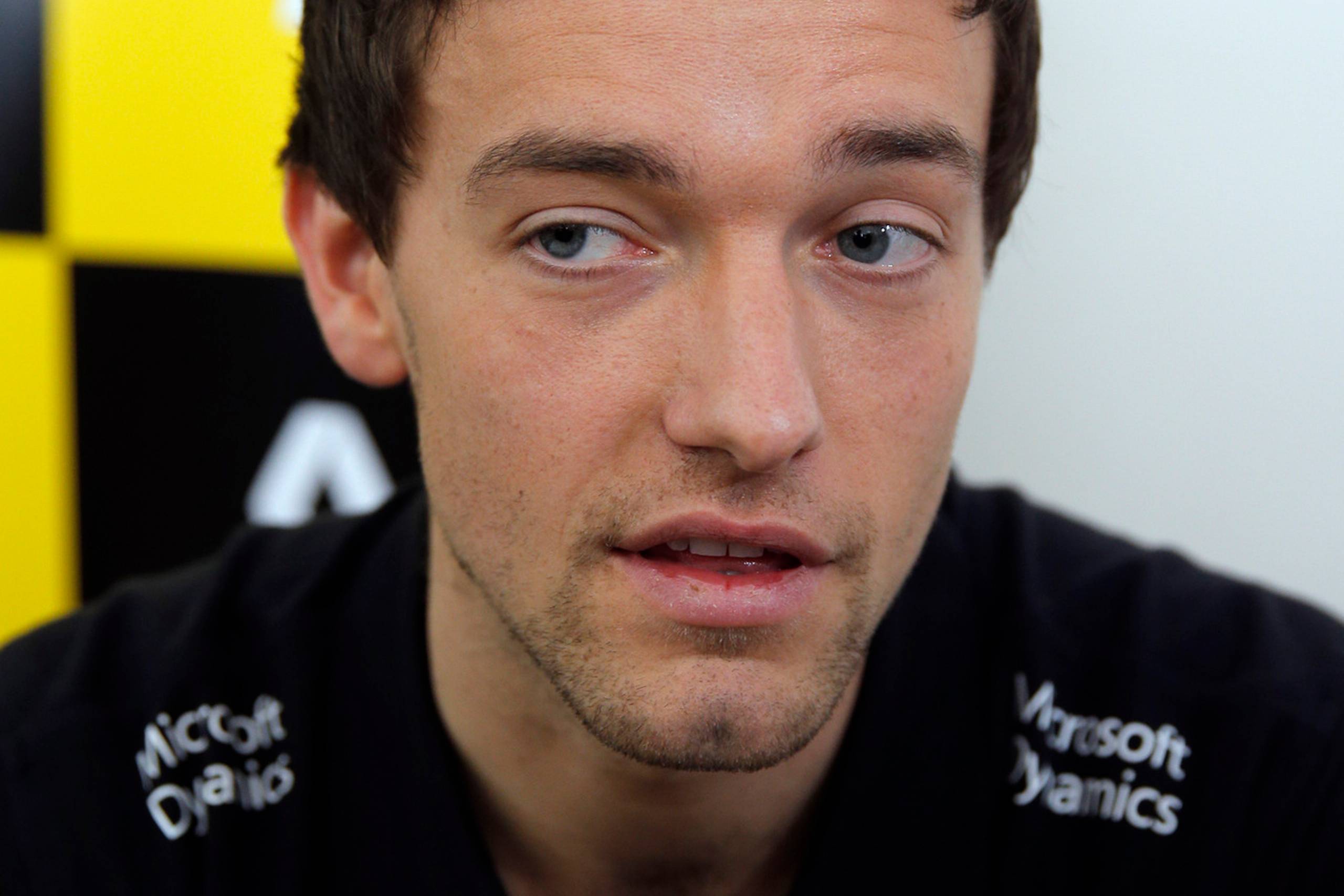 Jolyon Palmer, kørerkollega med Kevin Magnussen hos Renault, var tæt på at miste livet under et gadeløb med nogle venner. 