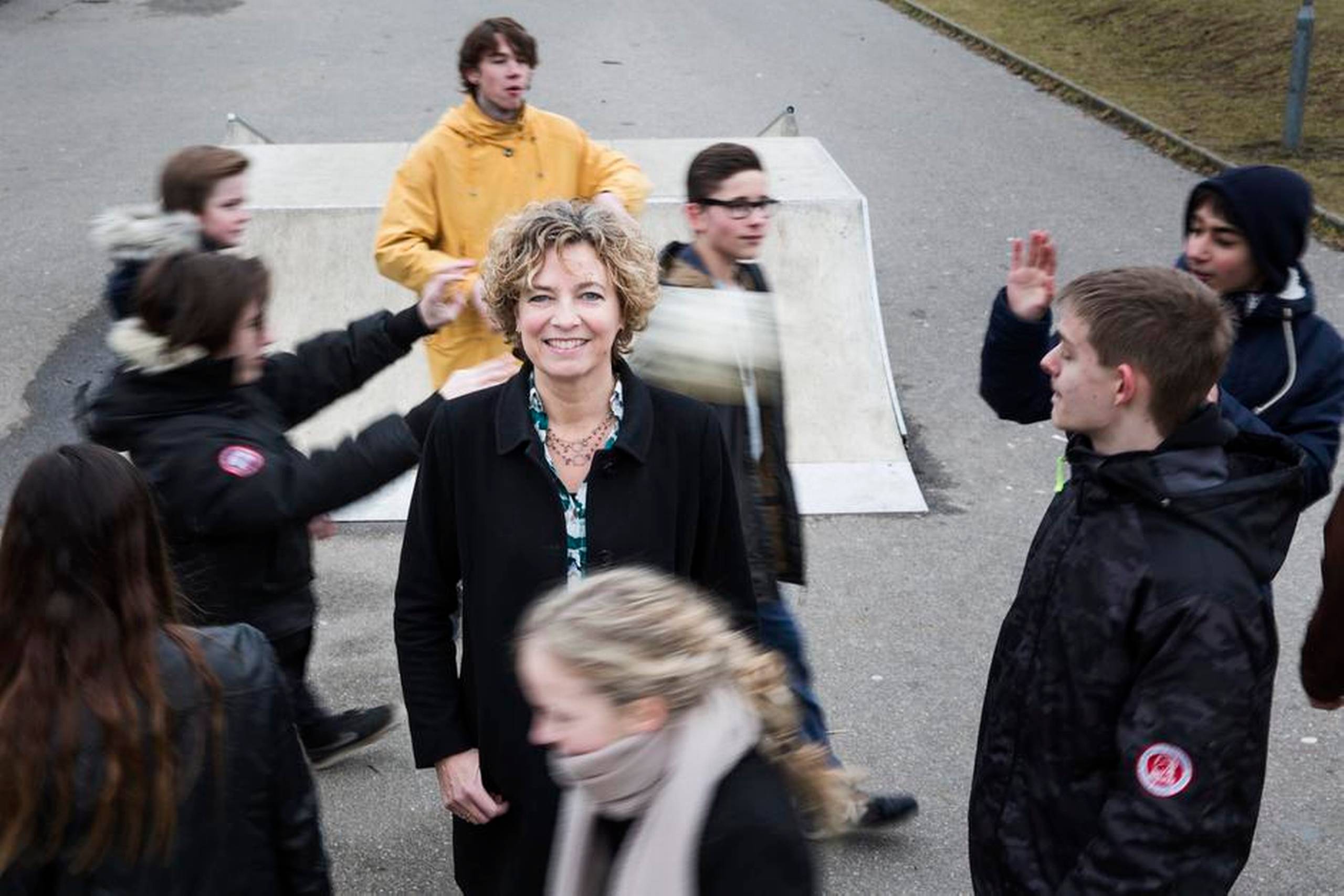 Tidligere undervisningsminister Christine Antorini (S), moderen til den omstridte skolereform, midt i frikvarteret på Filstedsvejens Skole i Aalborg. Hun udtaler sig i dag for første gang om reformen, efter hun gik af som minister. Foto: Gregers Tycho