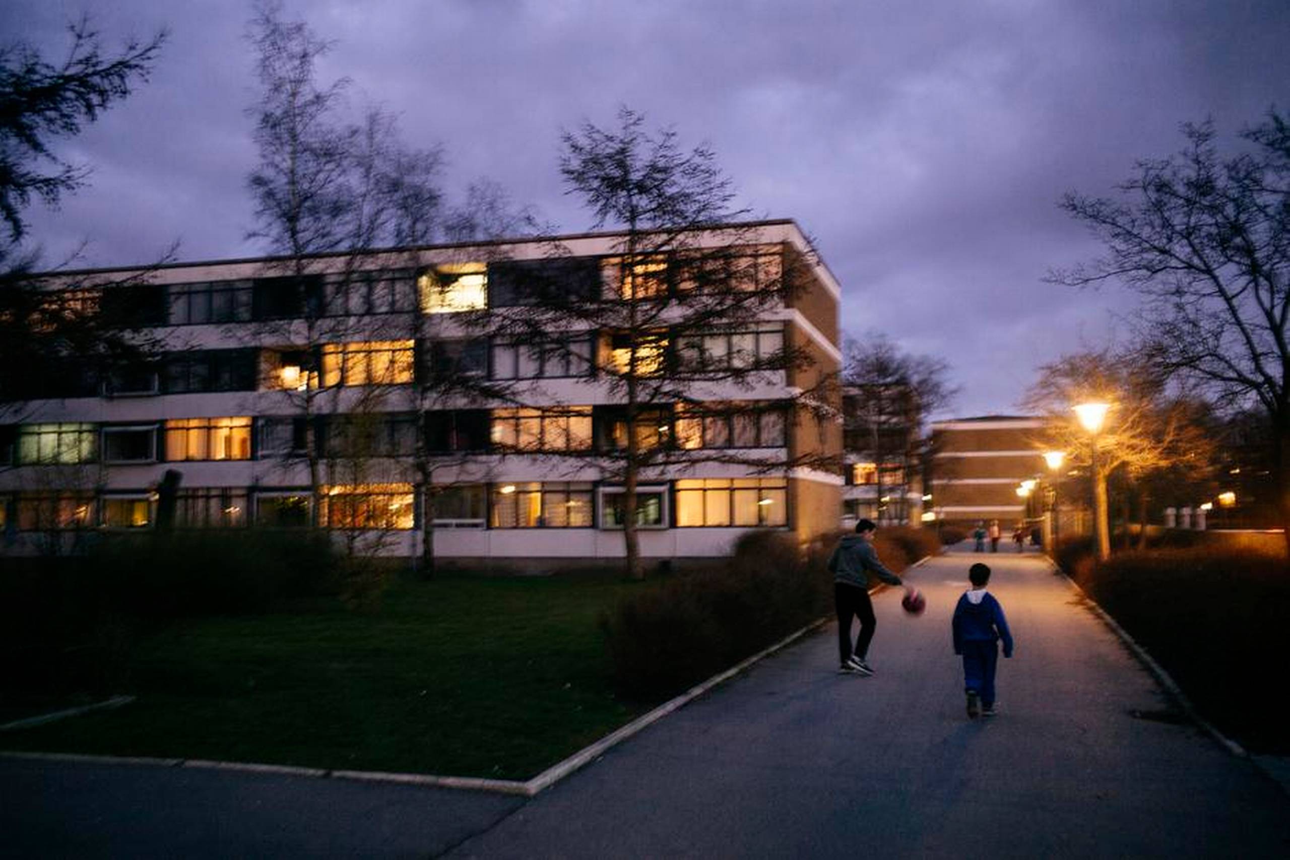 En rapport, støttet med offentlige kroner, tegnede i 2012 et meget positivt billede af det udsatte boligområde Vollsmose i Odense. Rapporten fortalte om »et stort uforløst turismepotentiale« i bydelen. Vollsmose skulle satse på »de moderne turister«, som er spontane og søger autenticitet og ønsker »oplevelser med kant«, lød det i anbefalingerne. Foto: Asbjørn Sand