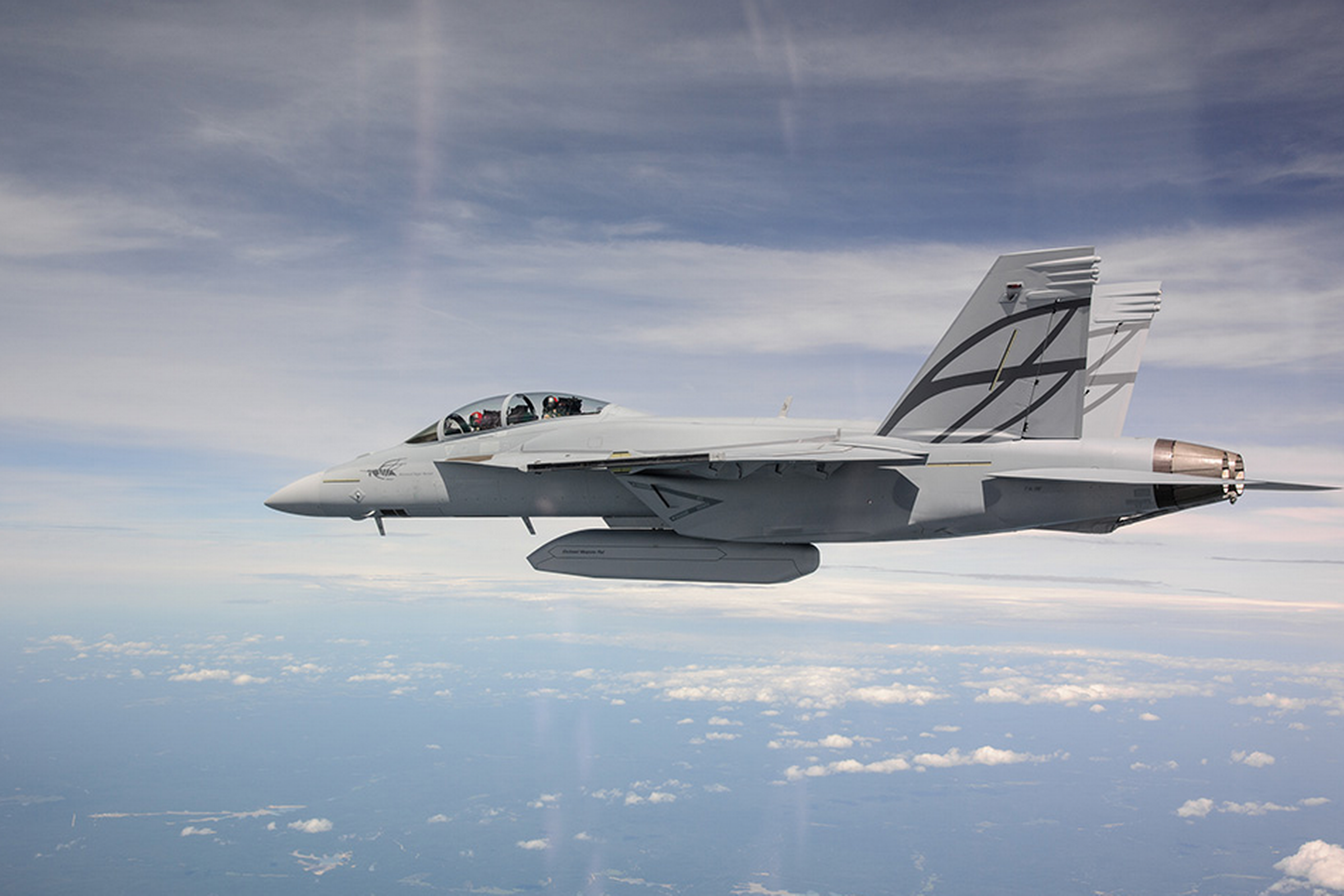 F/A-18 Super Hornet, der torsdag pryder en række danske aviser, produceres af amerikanske Boeing og benyttes bl.a. af det amerikanske forsvar.