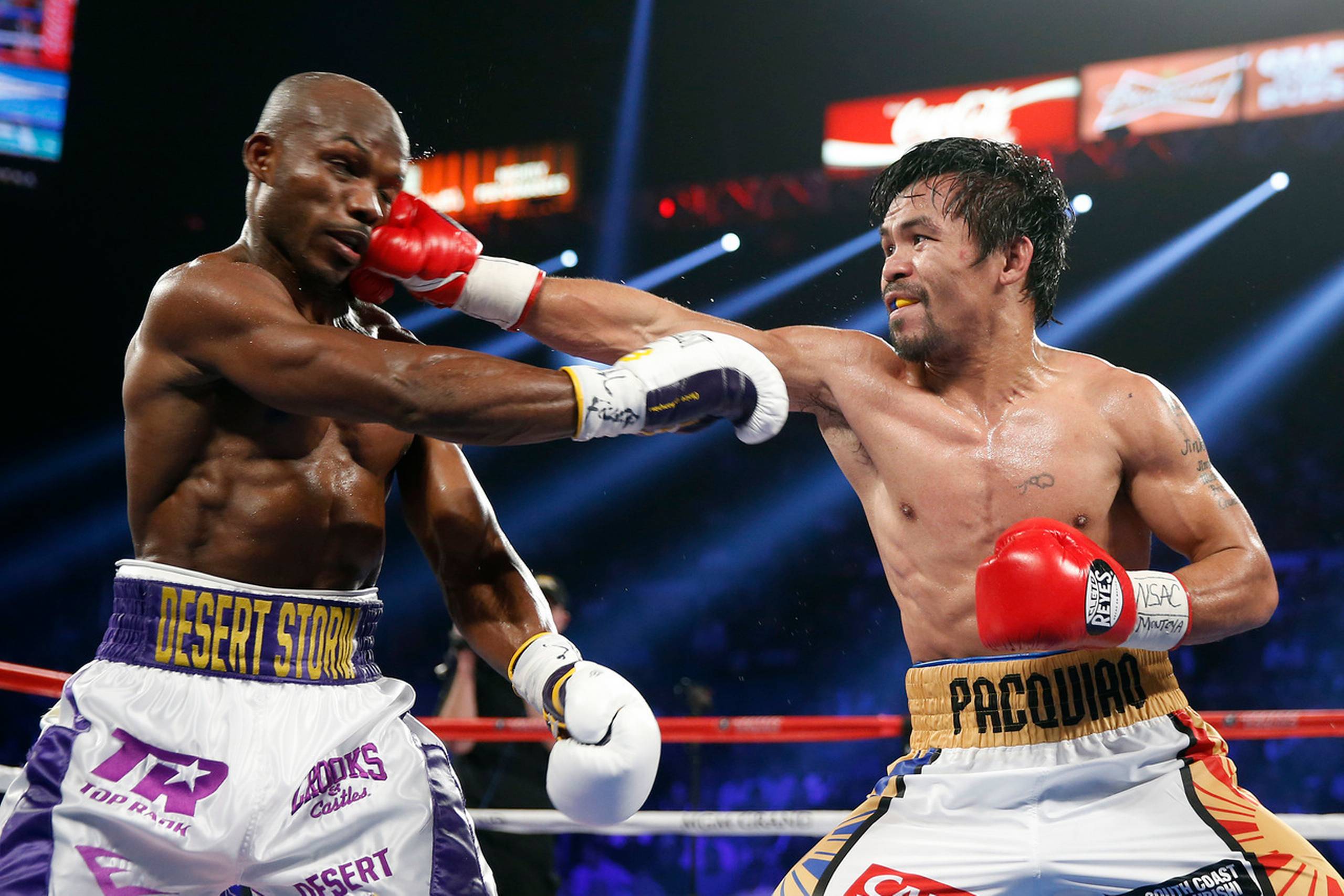 Manny Pacquiao rammer Timothy Bradley. 
