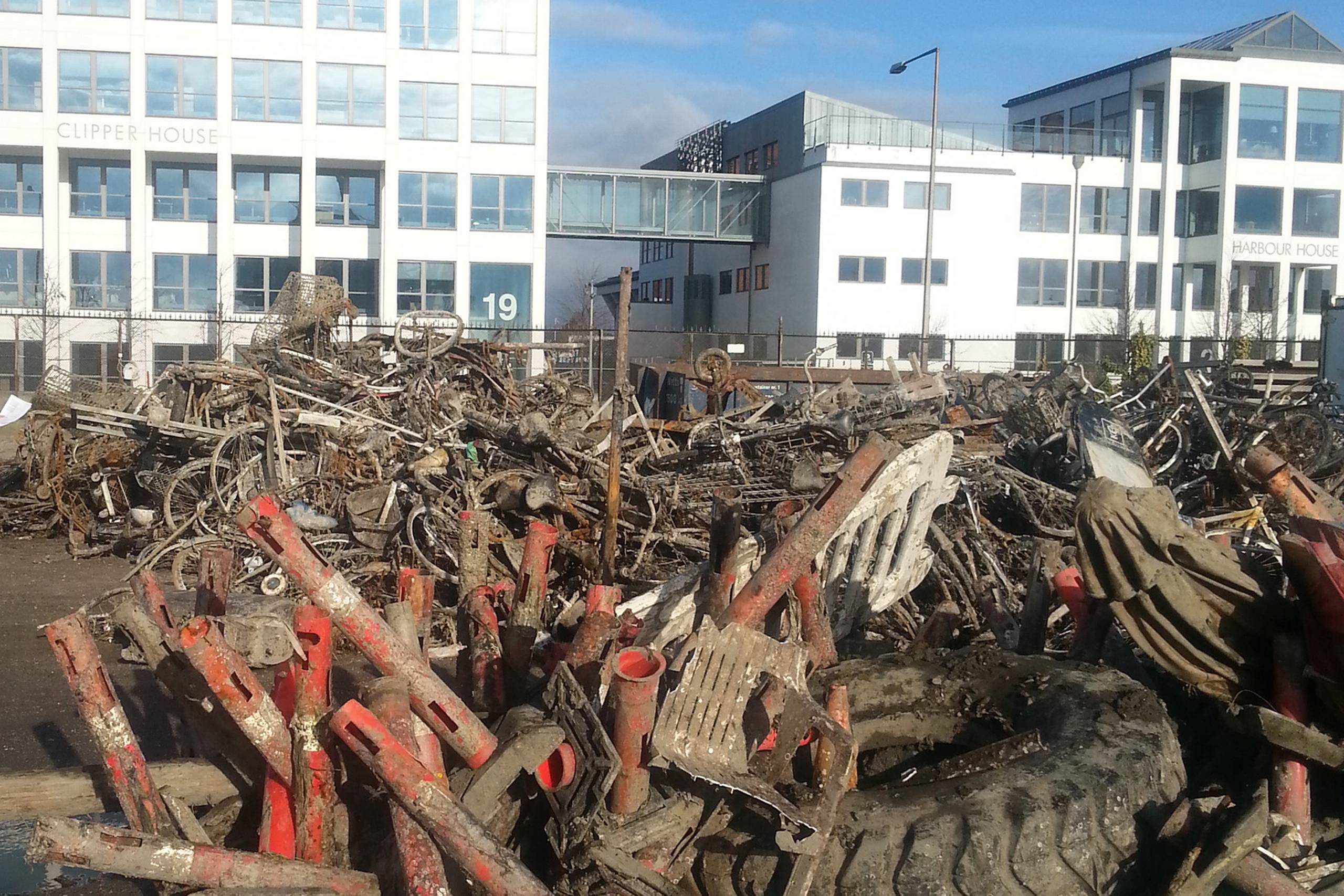 Et udsnit af affaldsbunken på i alt 90 tons fra Københavns Havn.