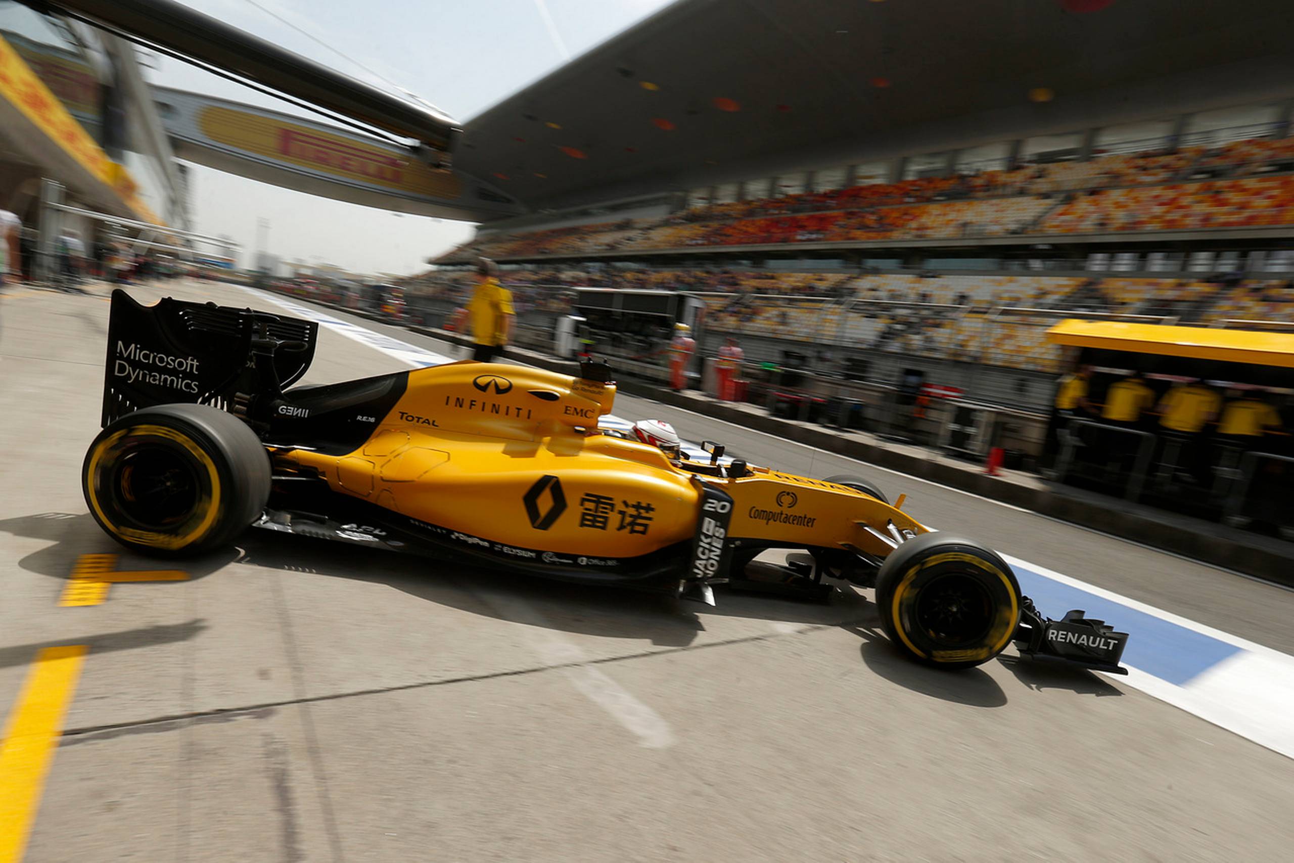 Kevin Magnussen kunne efter løbet i Shanghai ærgre sig over, at han stadig ikke har hentet VM-point i denne sæson. Men i den interne 
konkurrence med holdkammeraten Jolyon Palmer klarede han sig glimrende. 