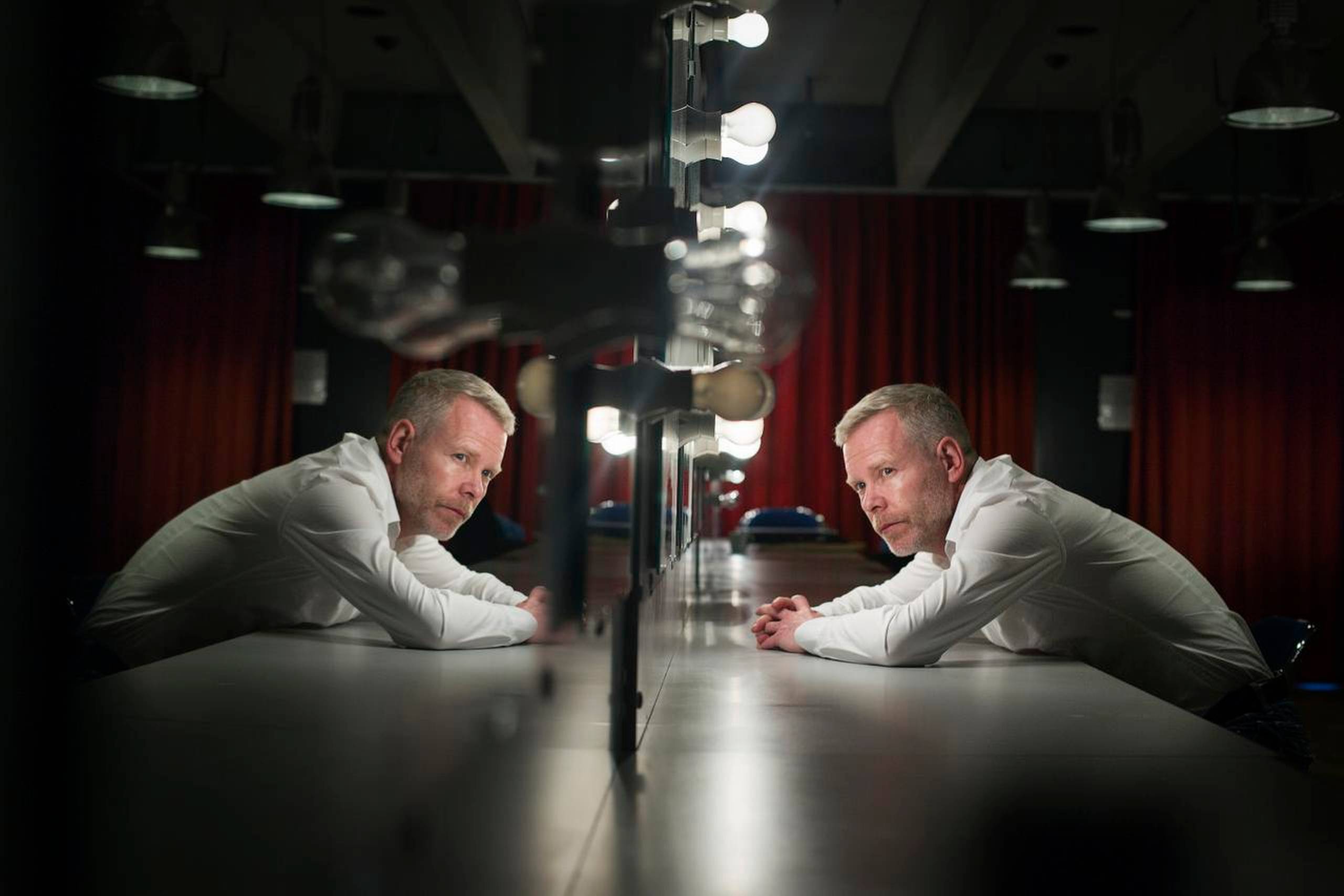 Morten Kirkskovs ambition er, at teater skal forandre, men det må også gerne være en aften med selvforglemmelse og underholdning. Foto: Mathias Svold