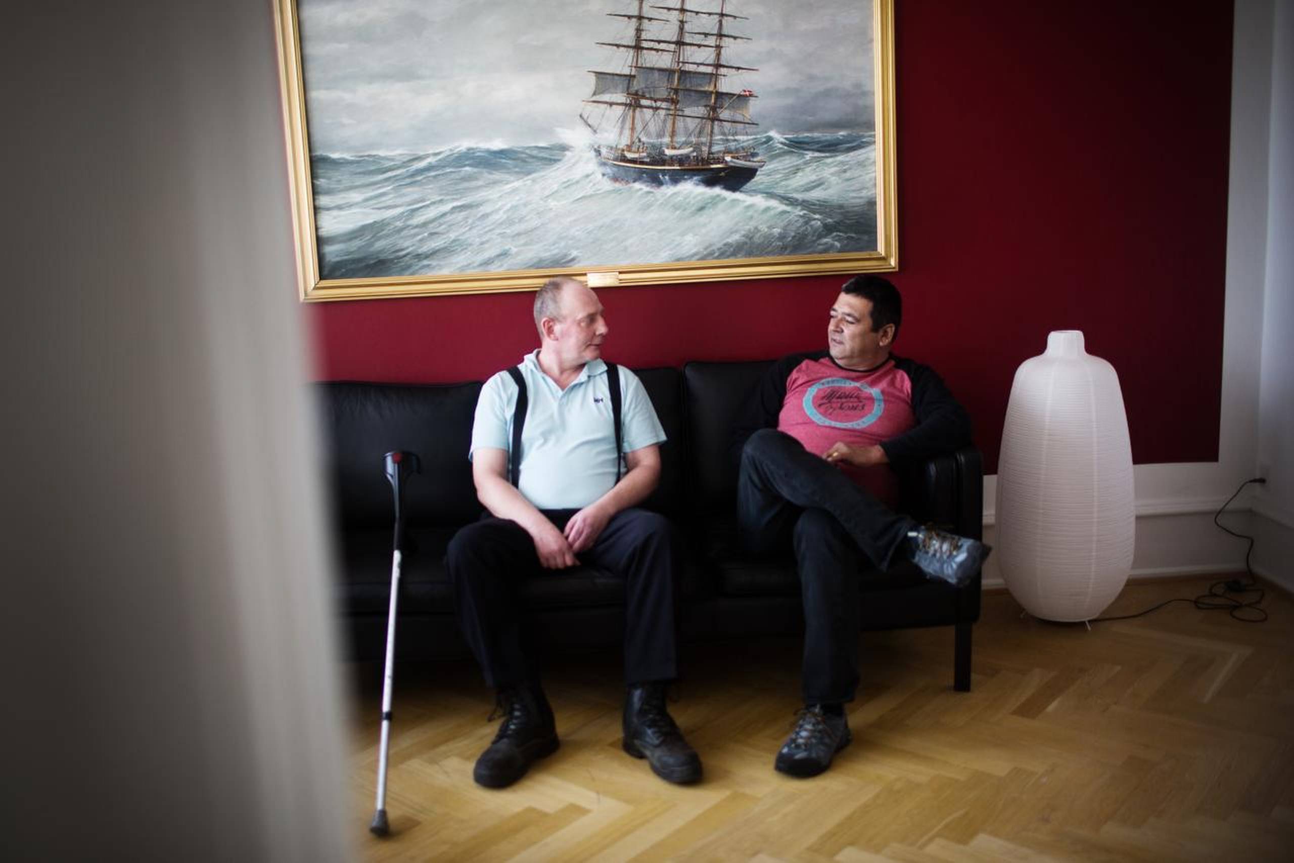 De to sømænd Eddy Lopez og Søren Lyngbjørn sammen med fire filippinere bortført i 838 dage af somaliske pirater. Foto: Sigrid Nygaard
