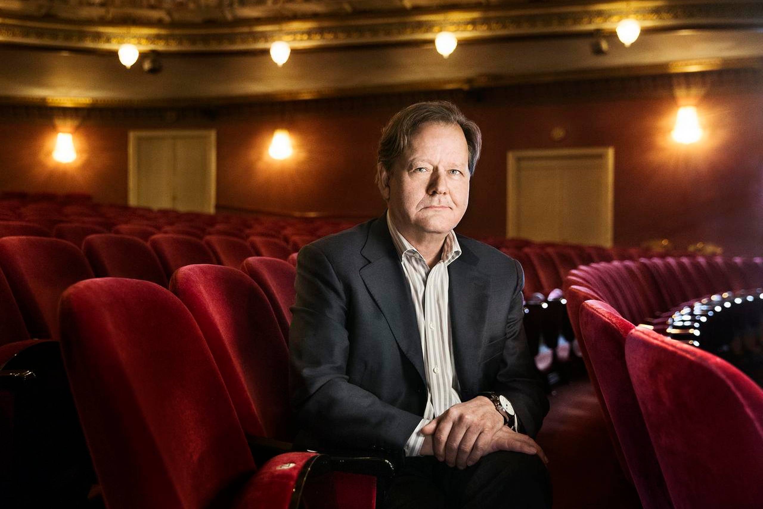 Niels-Bo Valbro begyndte sin showkarriere som 14-årig med at arrangere koncerter. I dag har han været direktør for Det Ny Teater i snart 25 år. Foto: Miklos Szabo
