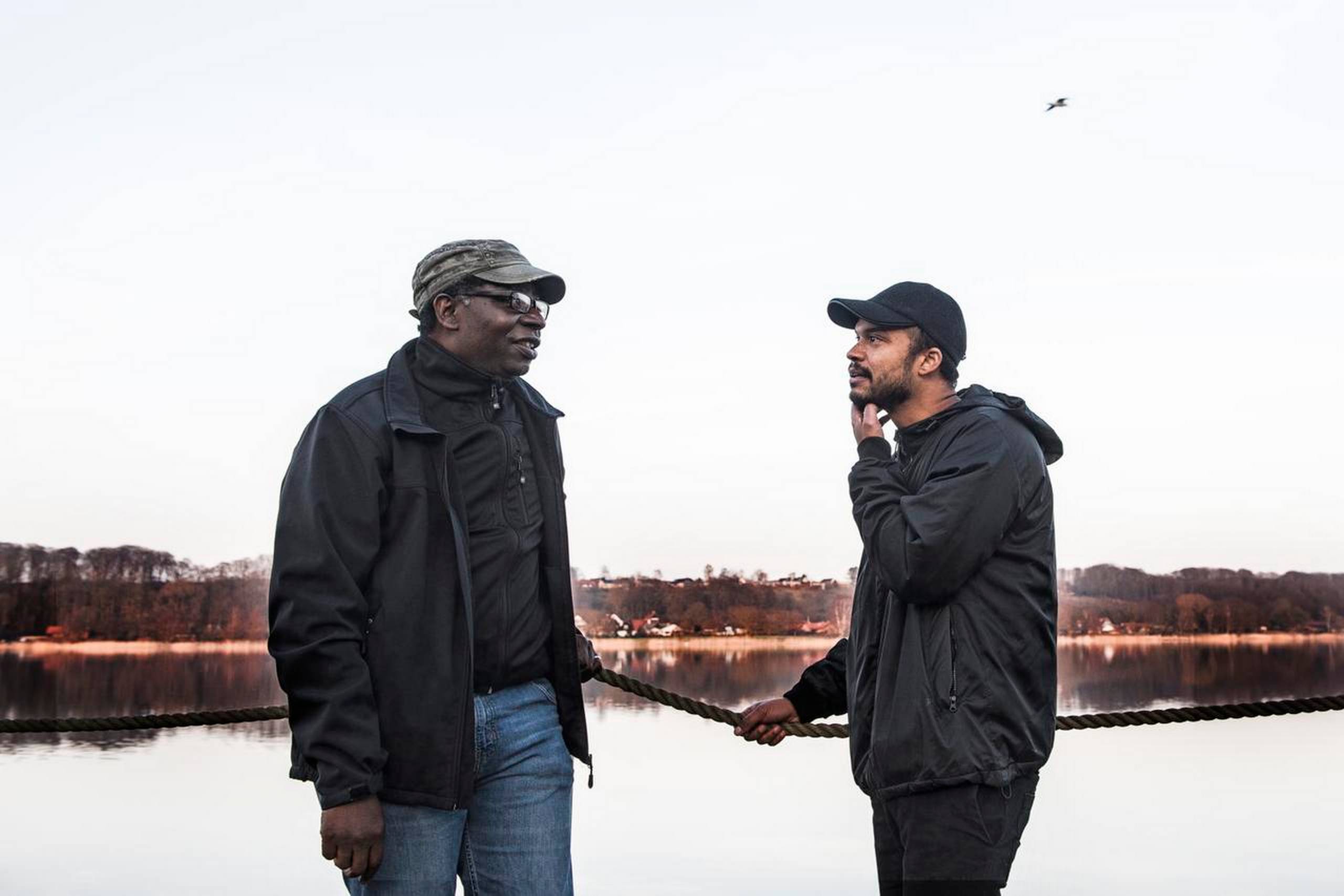 James og Shaka Loveless, far og søn, ligner hinanden på mange punkter. I virkeligheden har de to svært ved at stoppe, da de først kommer i gang med at snakke om punkter, hvor de ligner hinanden. Foto: Helle Arensbak