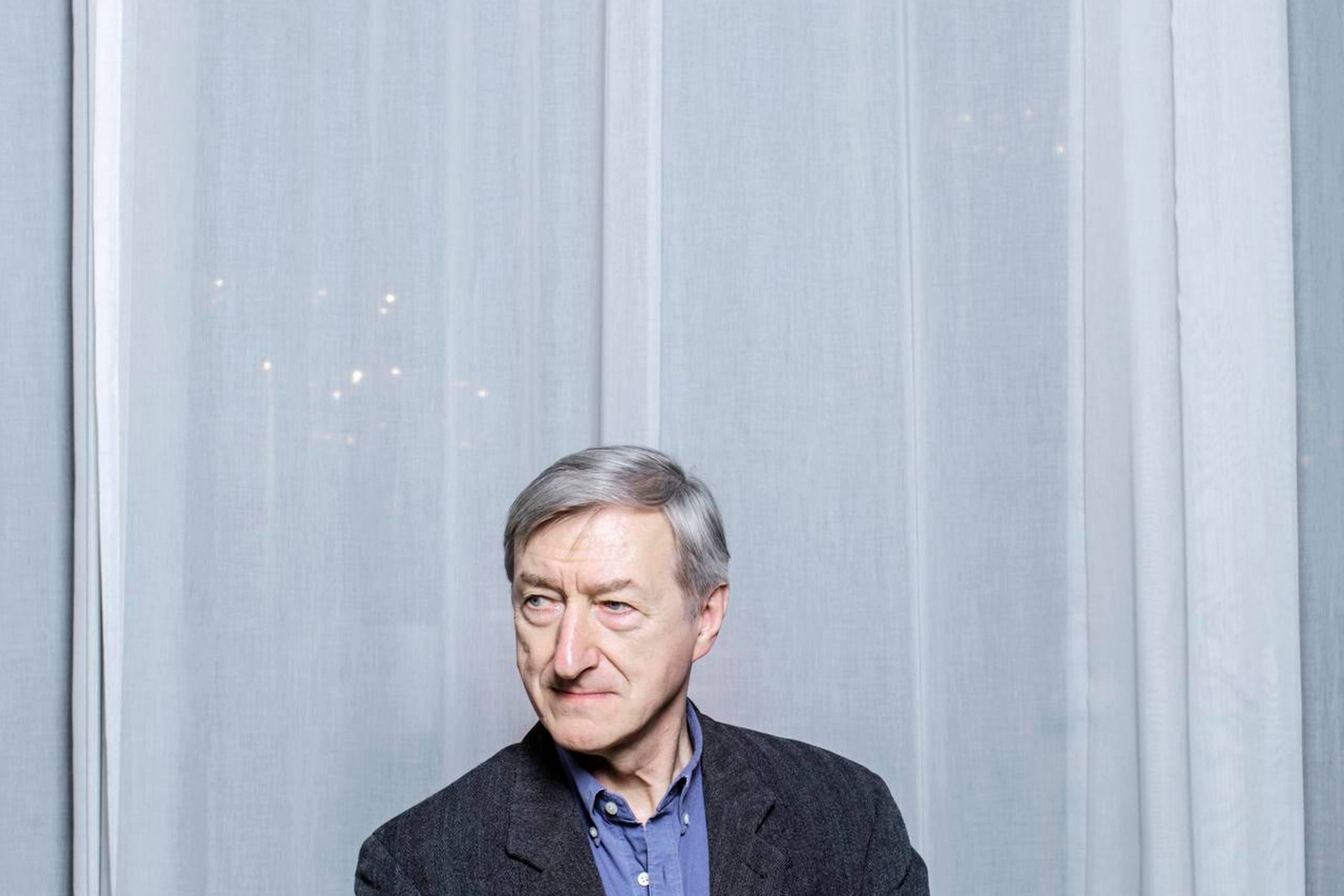Først var det Gustave Flaubert, siden Arthur Conan Doyle, og nu har han kastet sin kærlighed på Sjostakovitsj. Julian Barnes er en mester udi romankunst om historiske personer. Foto: Mads Nissen