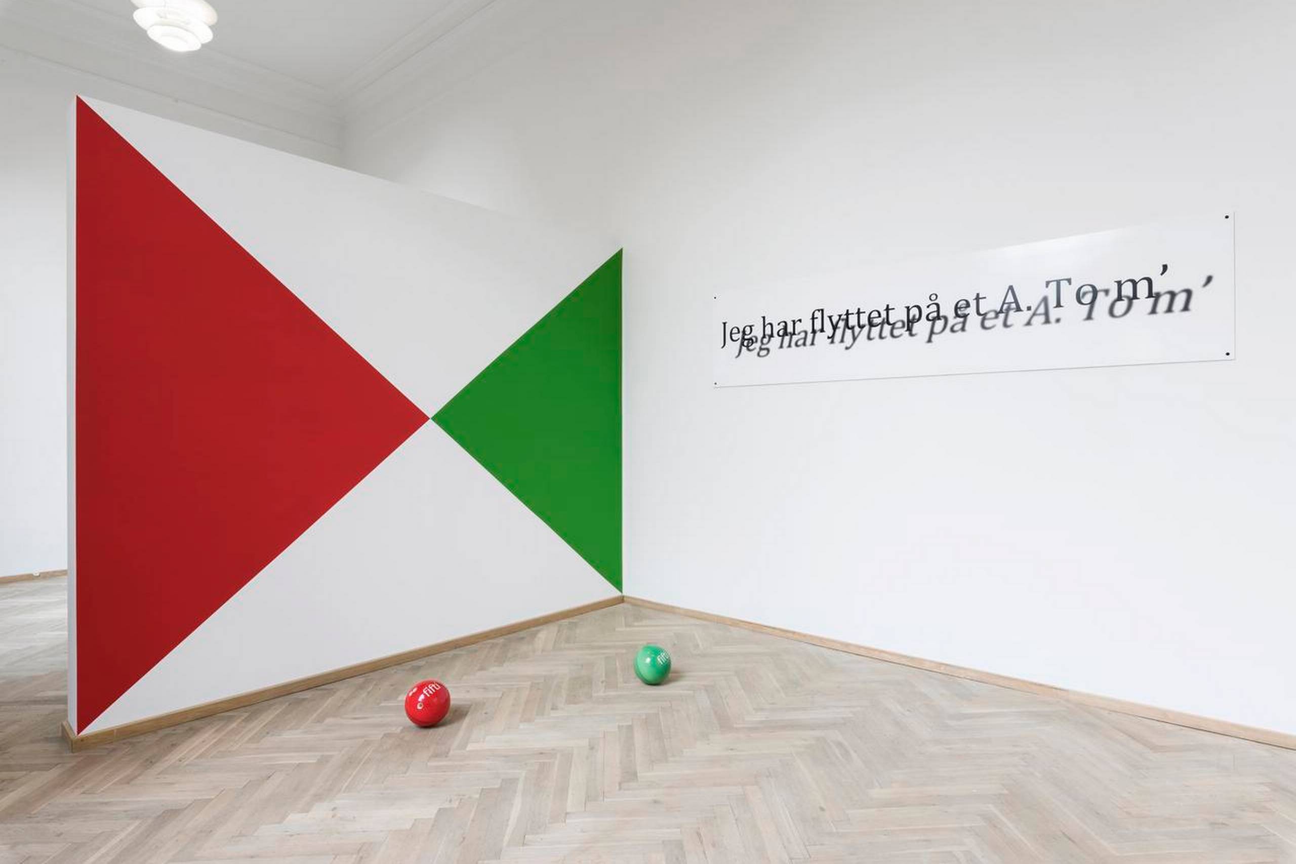 Sofie Kondrup undersøger sammenhængen mellem sprog og billede: ”Jeg har flyttet på et A.To m”. Foto: David Stjernholm