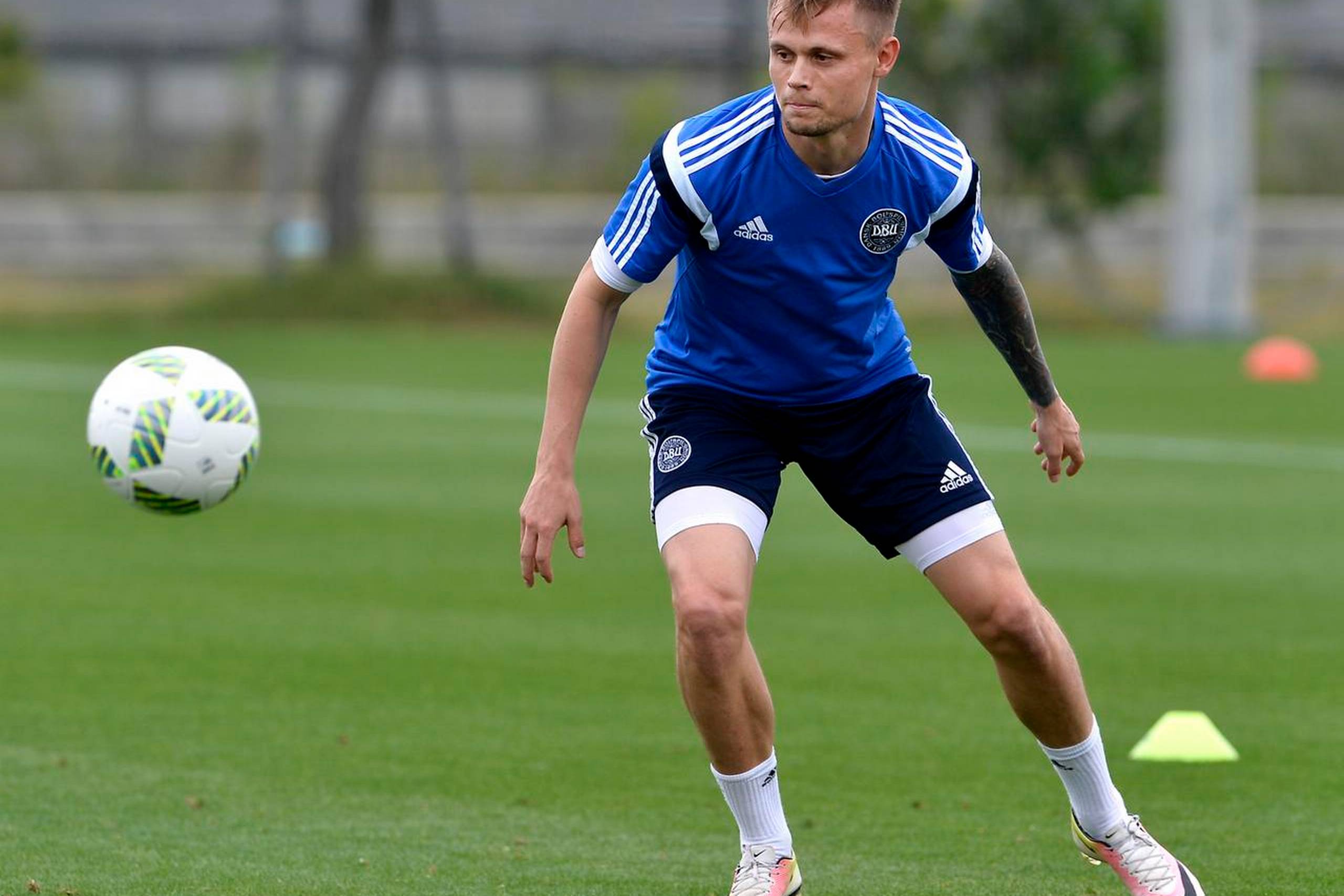 Peter Ankersen var med i de første fire kampe i EM-kvalifikationen, hvor det gik godt, men røg derefter ud af landsholdet. Nu mener han at kunne generobre pladsen som højre back. Foto: Lars Poulsen/Polfoto