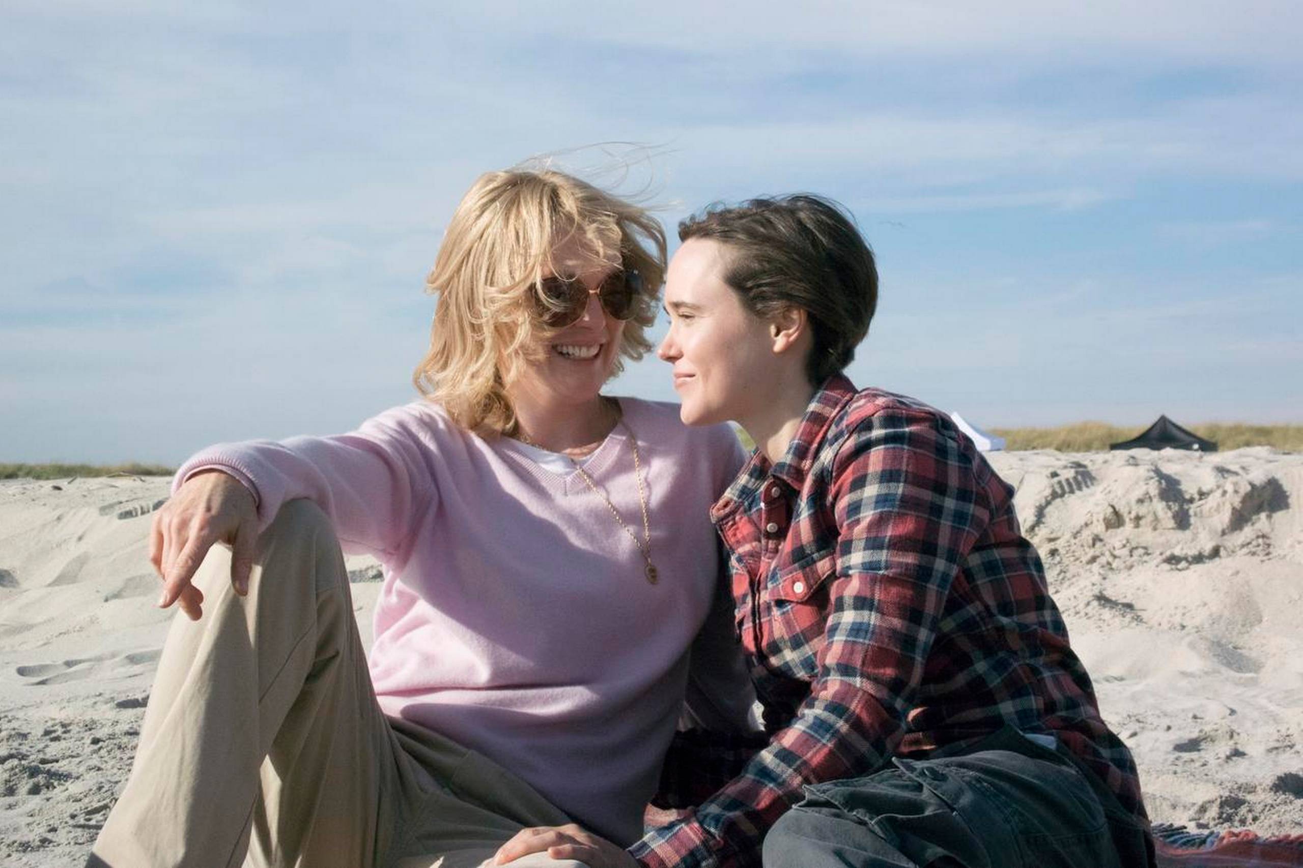 Filmen ”Freeheld” begynder i 2002, hvor Laurel (Julianne Moore) møder den noget yngre Stacie (Ellen Page). Pr-foto