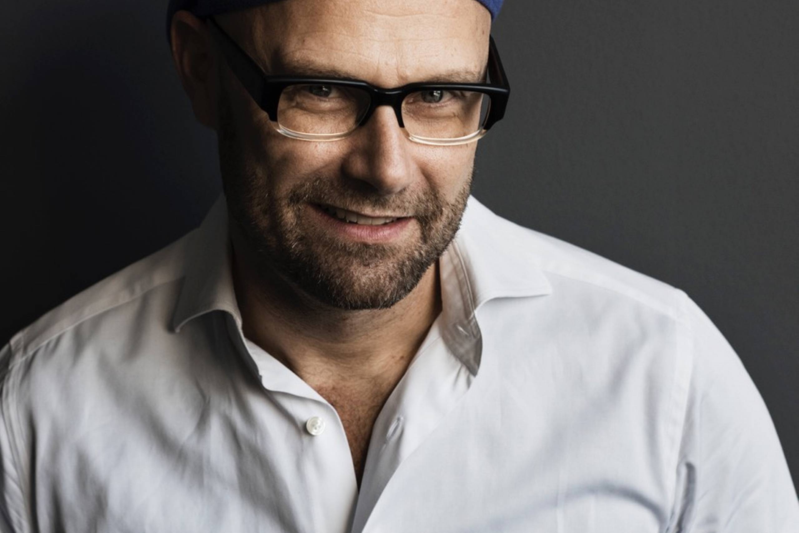 Ole Christian Madsen er umulig at sætte i bås både som kunstner og debattør. Foto: Robin Skjoldborg