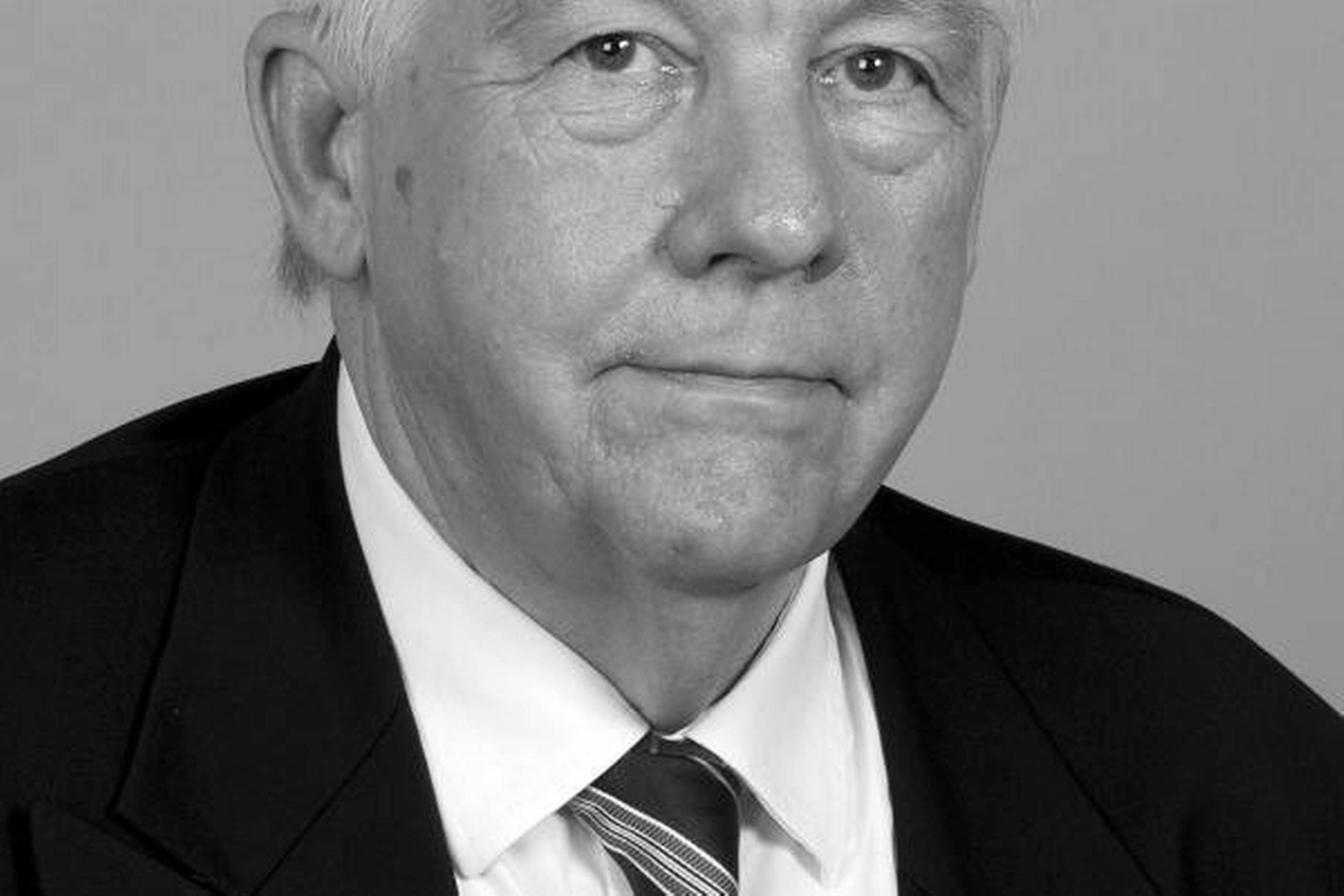 Leif Beck Fallesen kan fortsat kalde sig bestyrelsesformand og kommentator. Privatfoto