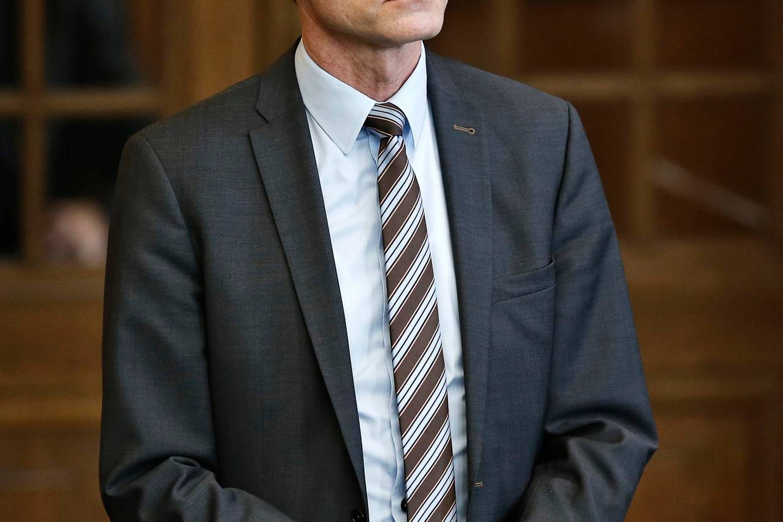 DF-formand Kristian Thulesen Dahl har i en lang årrække lagt linjen i partiets økonomiske politik, som typisk har vist sig som en indledende modstand mod skattelettelser, hvorefter partiet alligevel har skrevet under på en aftale med en borgerlig regering.