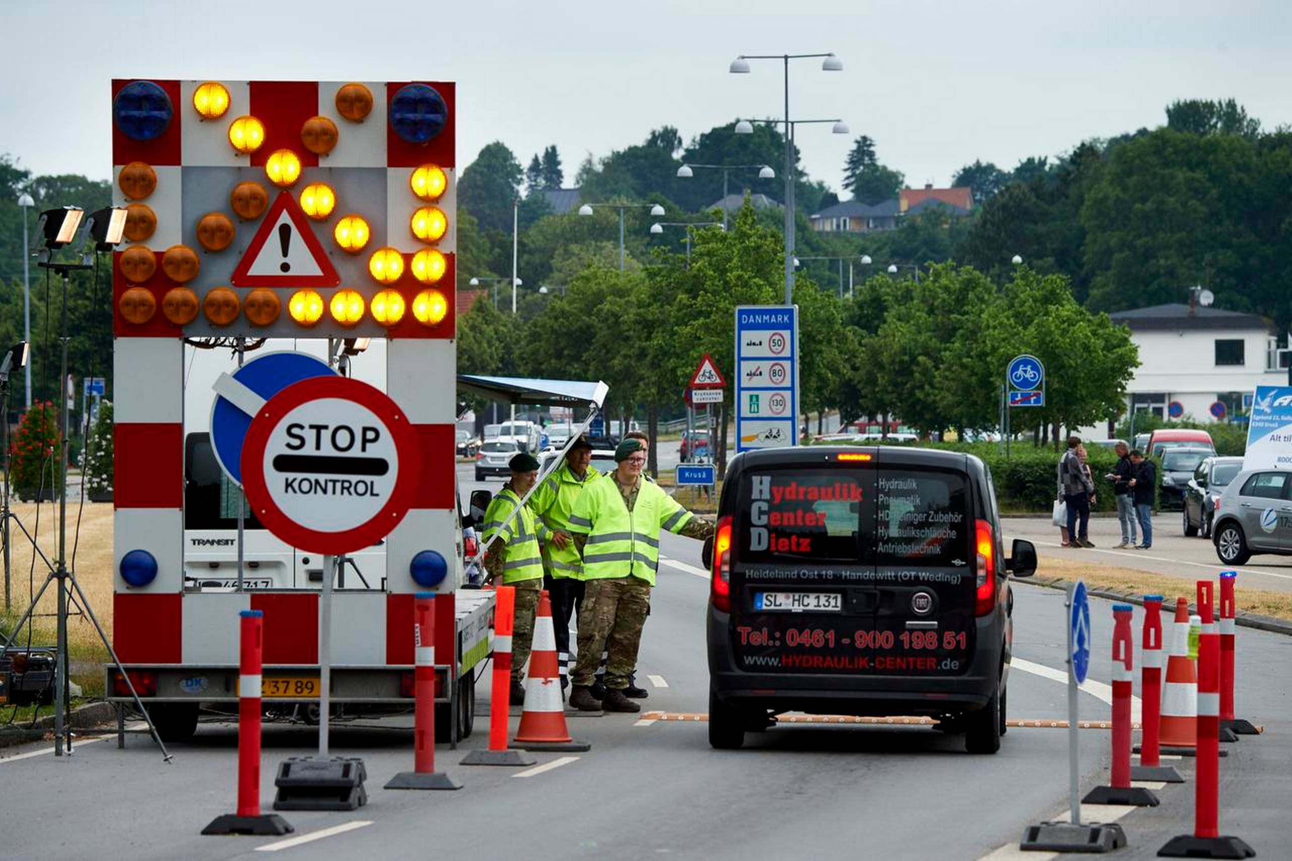 Her havde Hjemmeværnet første arbejdsdag med at patruljere ved grænsen. Hjemmeværnet arbejder under politiets ansvar og ledelse, men forleden blev tre hjemmeværnsfolk hjemsendt. Arkivfoto: Claus Bonnerup/Polfoto