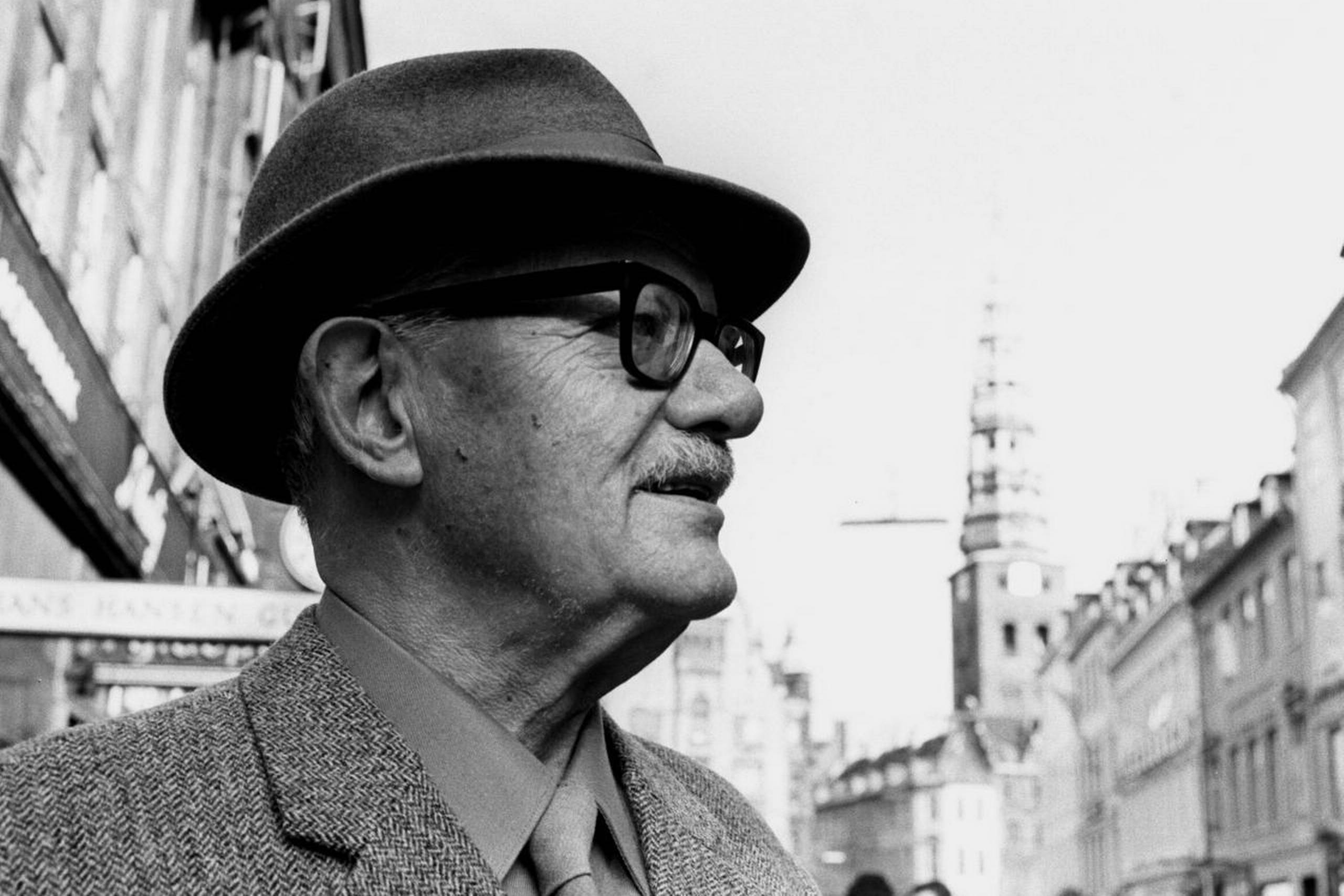 Tom Kristensen levede fra 1893 til 1974. Han blev født i London og voksede op i København. Fra 1946 til sin død boede han på Thurø. Foto: Polfoto