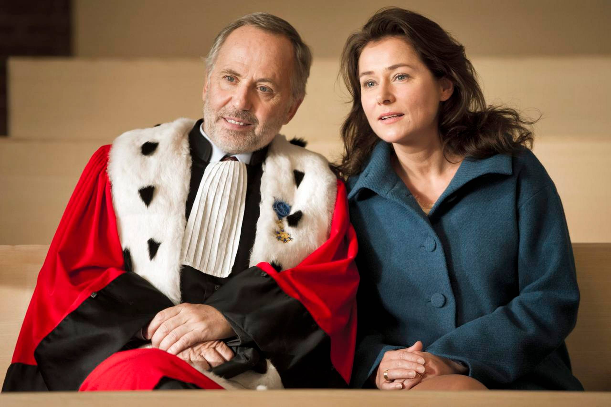 Fabrice Luchini og Sidse Babett Knudsen i ”Hermelinen”. Foto fra filmen