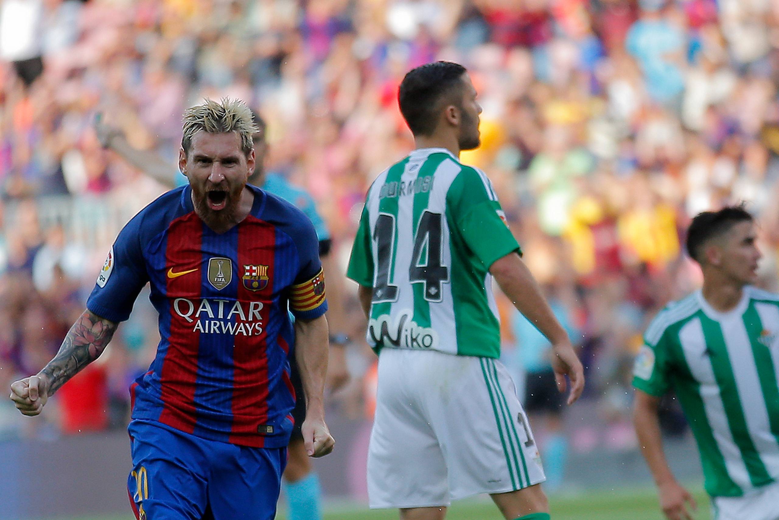 Lionel Messi stod for flere af målene, da Barcelona slog Betis med 6-2 i sæsonåbningen. Foto: Manu Fernandez/AP