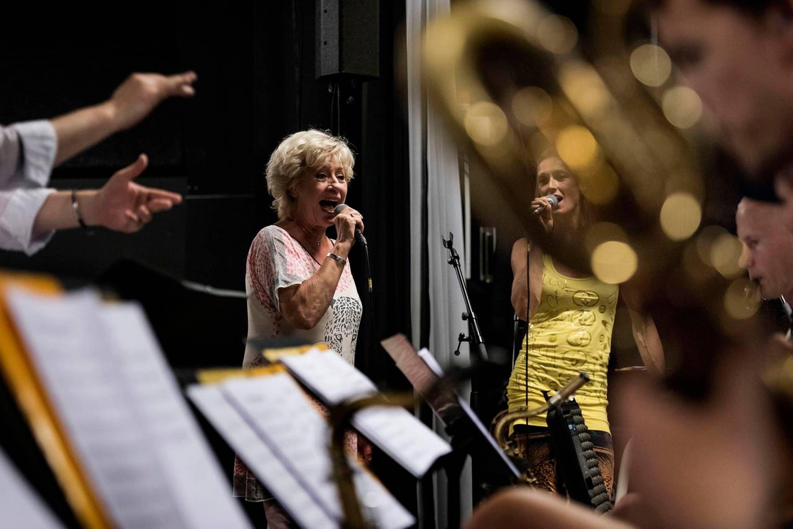 Birthe Kjær synger sammen med Aarhus Jazz Orchestra i Arenaen lørdag. Foto: Casper Dalhoff