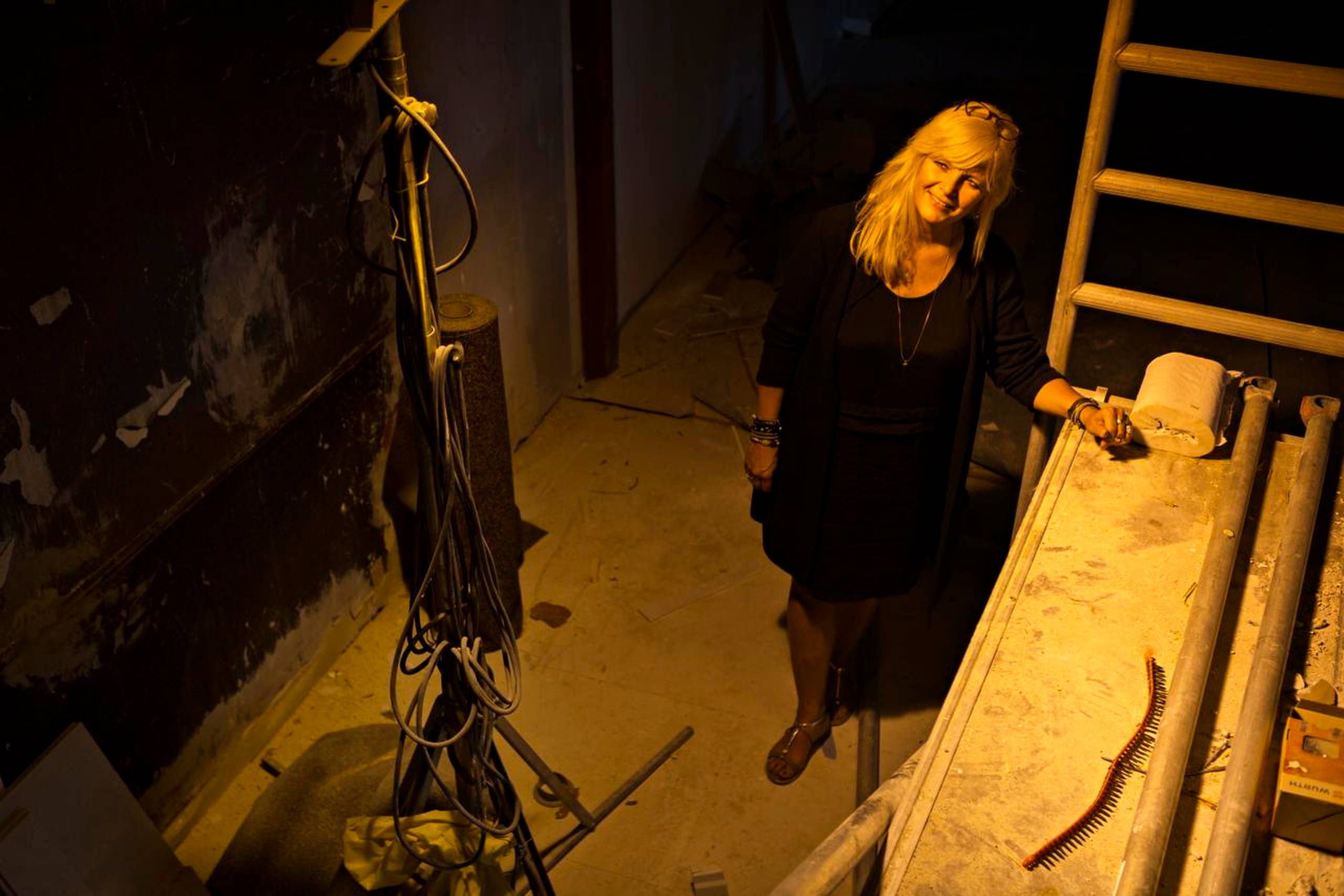 Susie Kristensen, indehaver af Illums Bolighus, fortæller, at hele bygningen på Lille Torv er blevet rømmet og ført tilbage til den gamle stil. Foto: Tobias Nicolai
