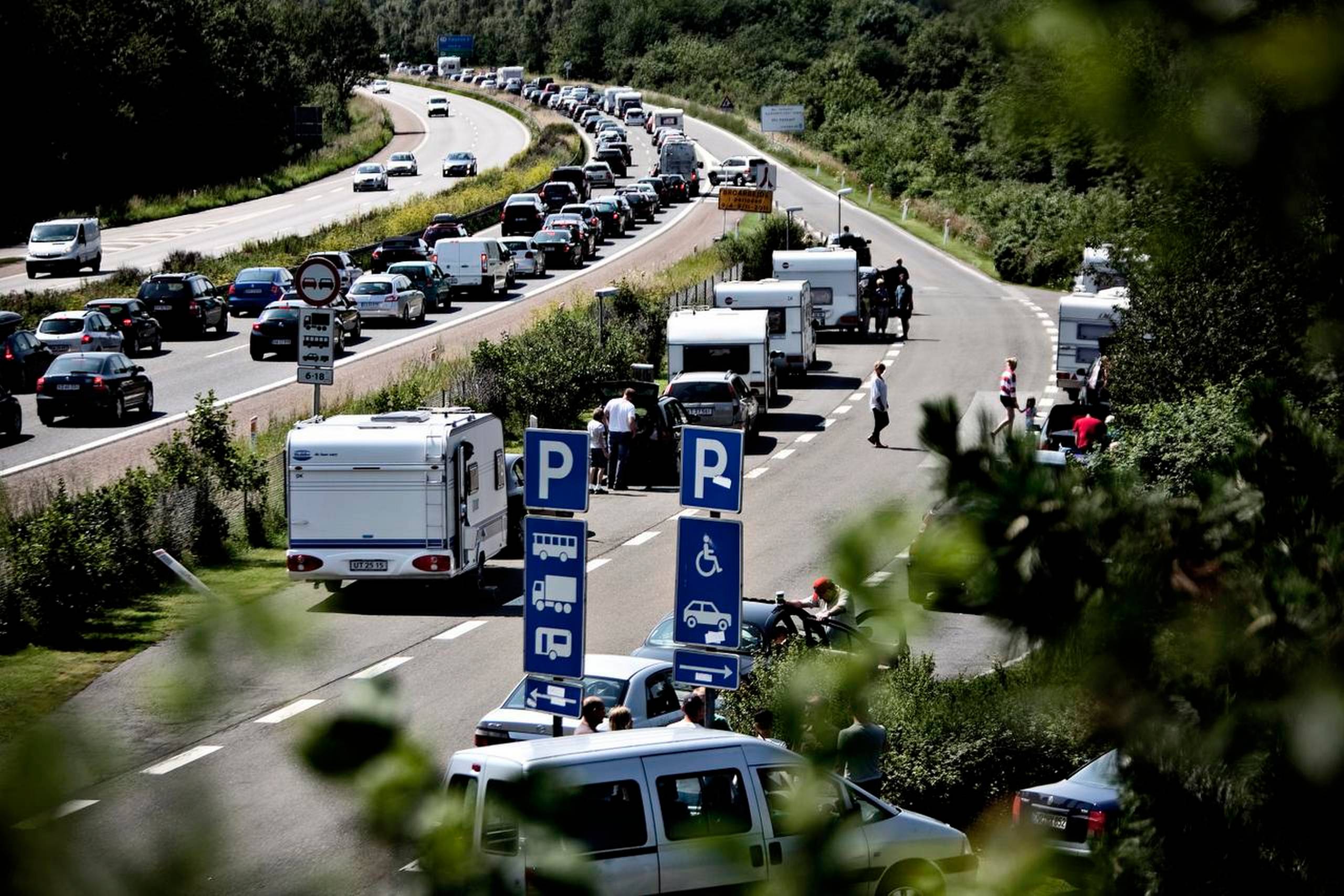 Politikerne mener, at der er behov for store investeringer i de danske veje, fordi trafikken på ikke mindst motorvejene konstant bryder sammen – som her på E20 ved Slagelse. Arkivfoto: Joachim Adrian/Polfoto