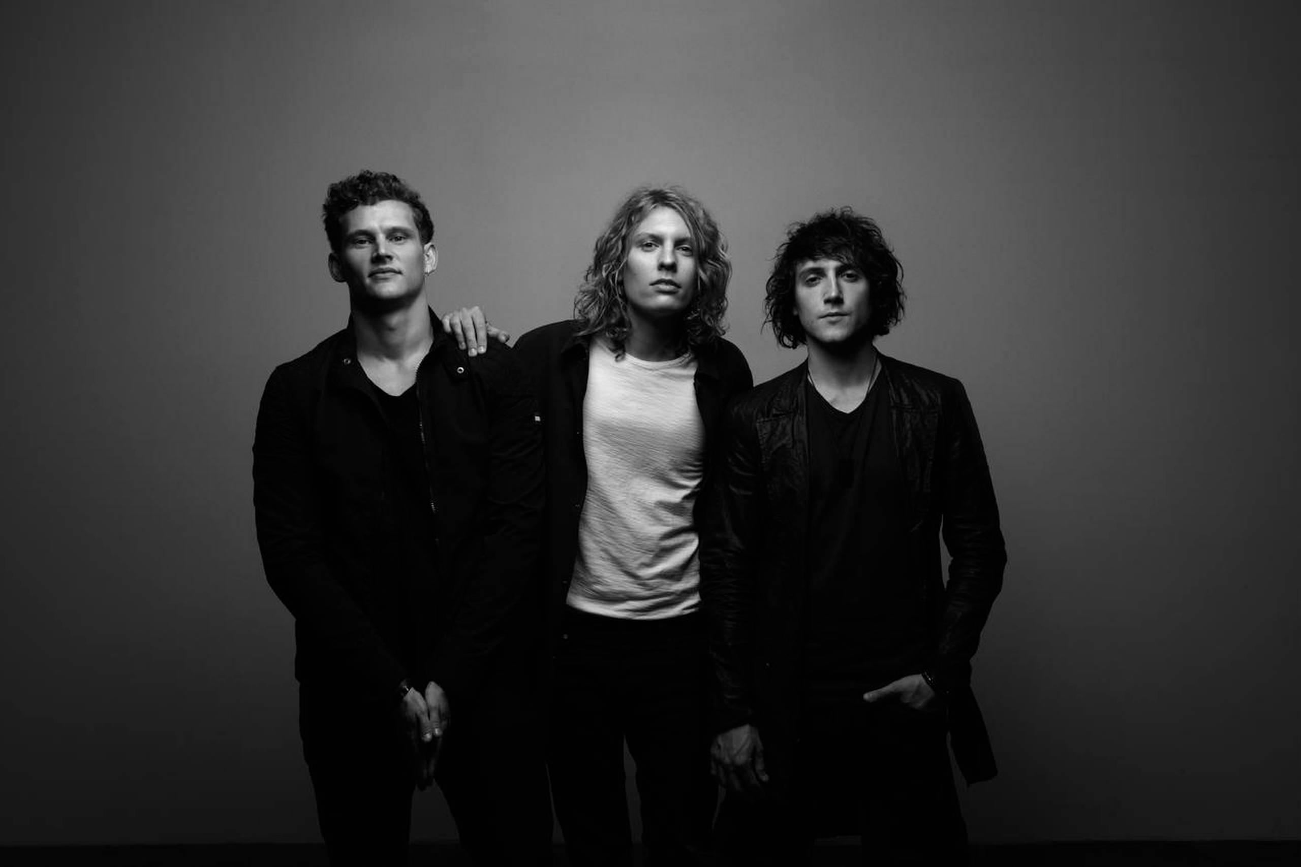 Dúné - med forsanger, Mattias Kolstrup, i midten - er klar med bandets første album som trio. PR-foto