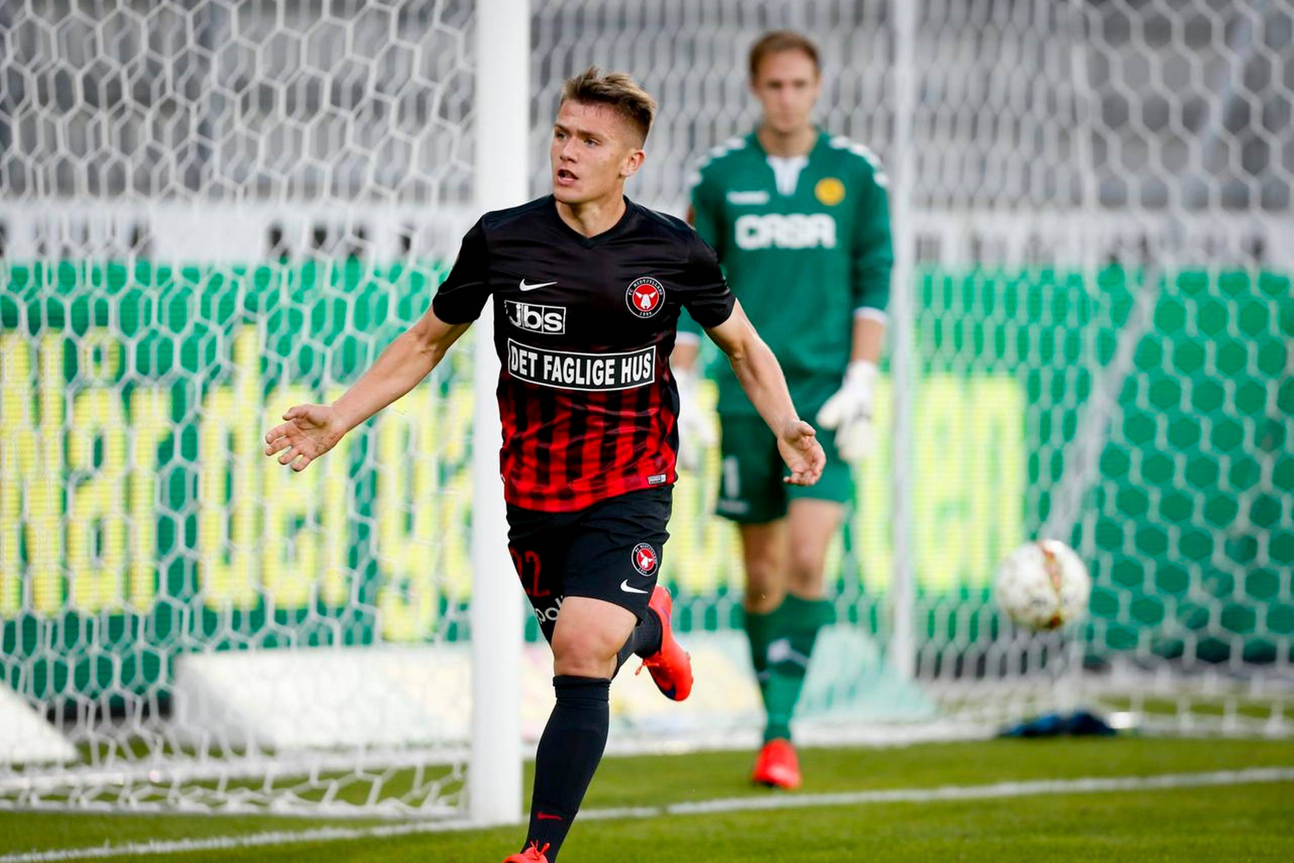 Mikkel Duelund er blevet fast mand hos FCM. Her scorer han mod AC Horsens for 14 dage siden. Foto: Anders Brohus/Polfoto