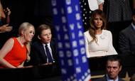 Barron Trump and his mother Melania Trump (right) will stay in New York when Donald Trump moves into The White House. Foto: AP Photo/Paul Sancya.