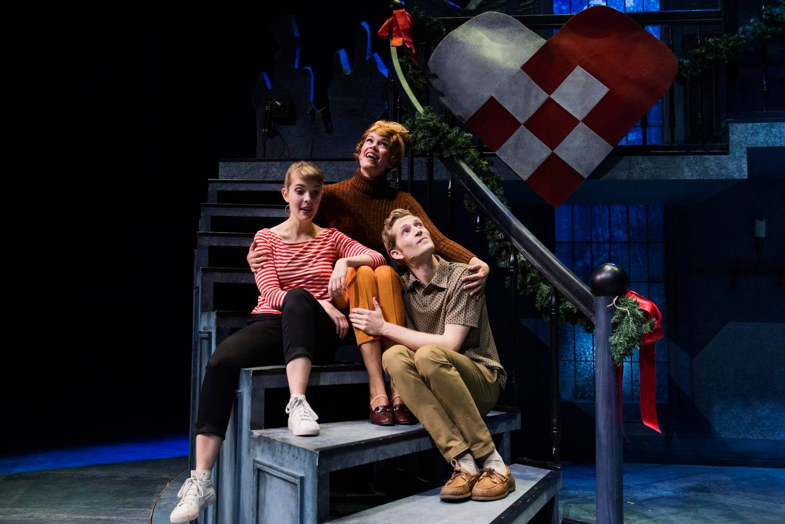 ”Fakiren fra Bilbao” indeholder både uhyggelige og muntre elementer. Den er tænkt som en familieforestilling, og instruktør Geir Sveaass har gjort sit bedste for at sætte sig i netop de mindste publikummers sted. Foto: Kenneth Lysbjerg Koustrup