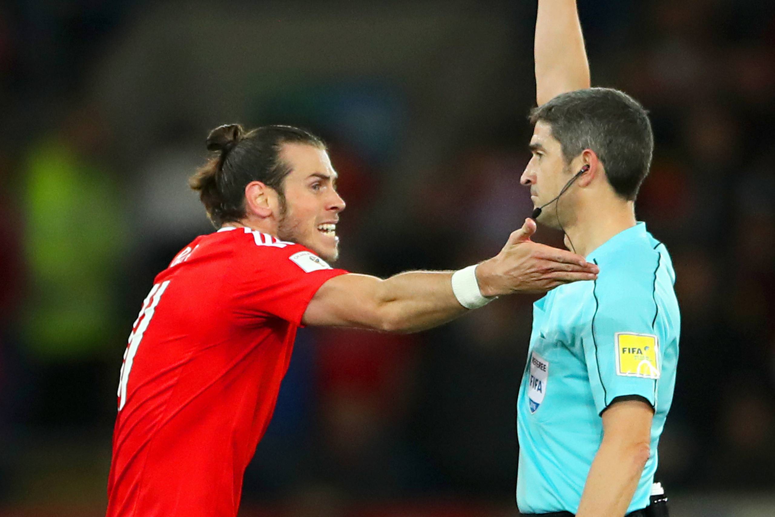 Gareth Bale fik en advarsel i opgøret imod Serbien, der endte 1-1. Foto: Nick Potts/AP