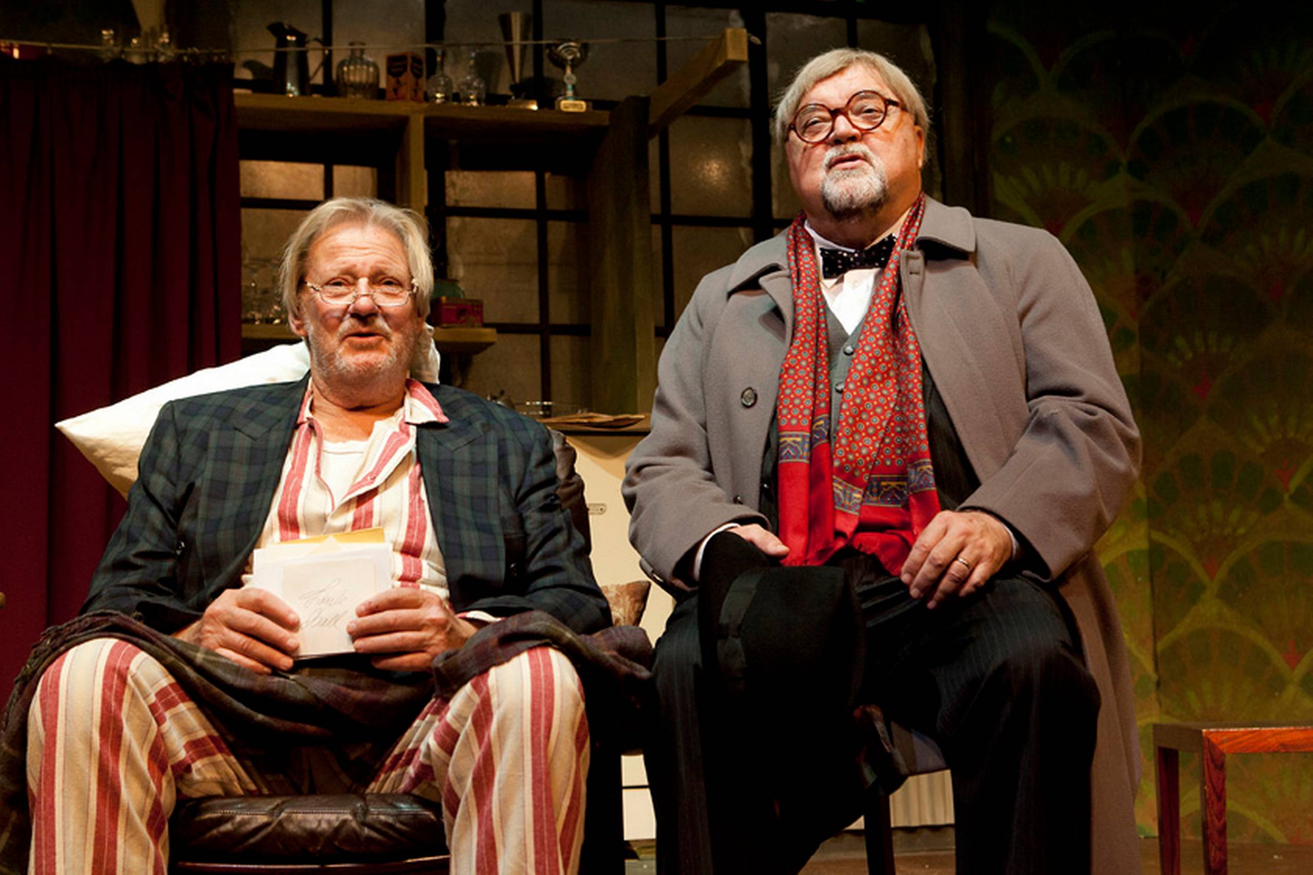 Waage Sandø (t.v.) og Flemming Jensen er i musikhuset fredag aften med komedien ”The Sunshine Boys” om to gnavpotter, der ikke kan lide hinanden, men er tvunget til at arbejde sammen om en tv-udsendelse om ”de store gamle”. Der er stadig ledige billetter. Foto: Pr-foto