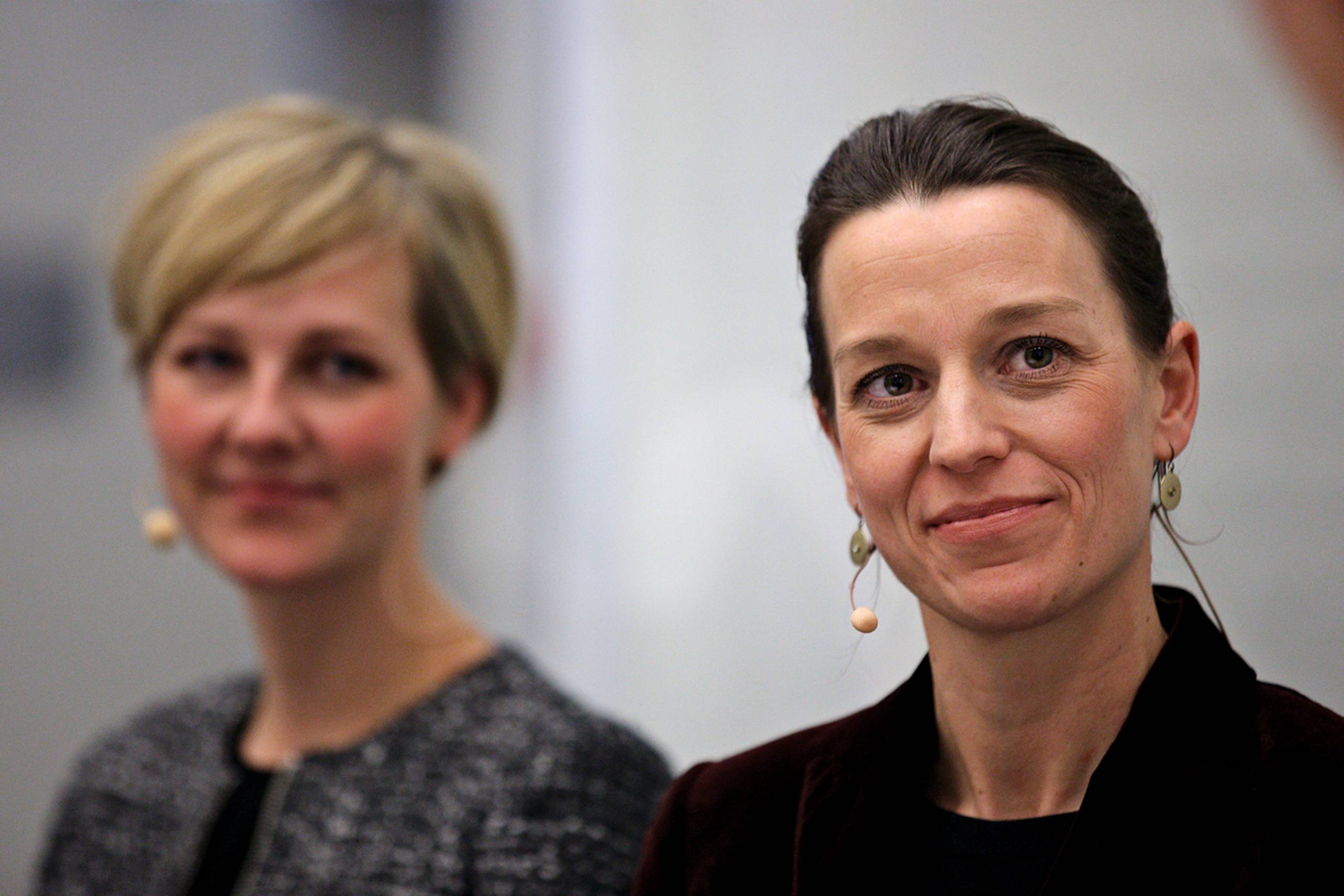 De to tidligere miljøministre Ida Auken (R) og Kirsten Brosbøl (S) (th.) ser gerne Miljøministeriet genskabt som en selvstændig enhed. Arkivfoto: Jens Dresling/Polfoto
