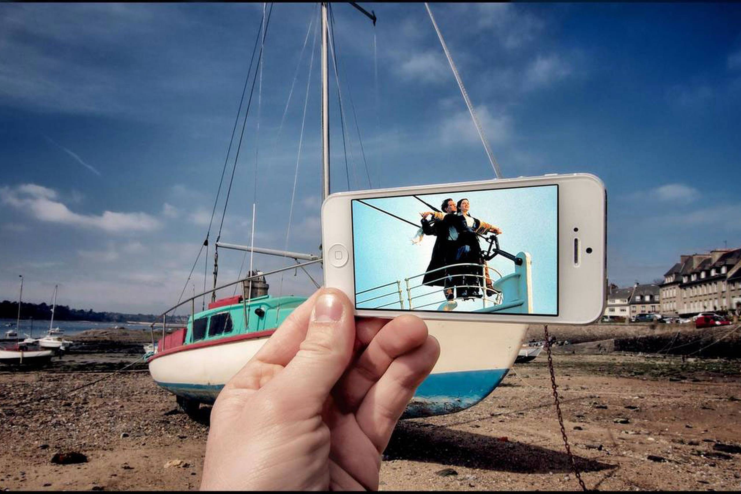 De sydeuropæiske lande ønsker at sætte loftet for roamingpriserne højt for at sikre, at de millioner af turister, der hvert år strømmer til sydens sol, kan fortsætte med at være en pengeko for deres teleselskaber. Modelfoto: Graine De Photographe