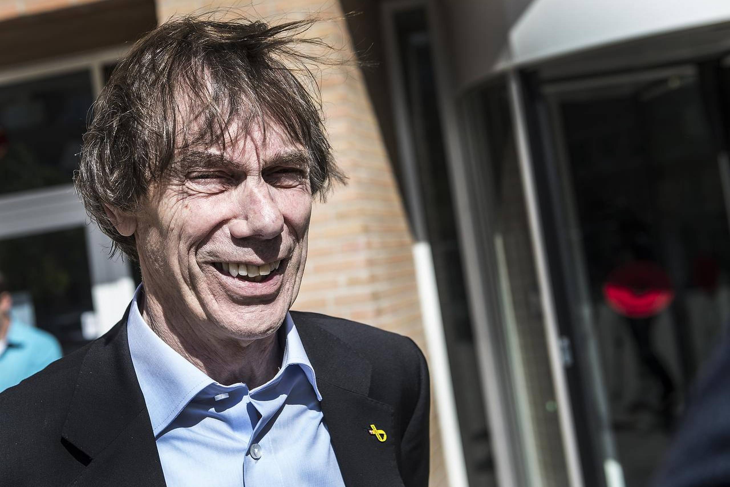 Mogens Camre forlader Retten i Glostrup efter sin dom. Arkivfoto: Mogens Flindt/Polfoto