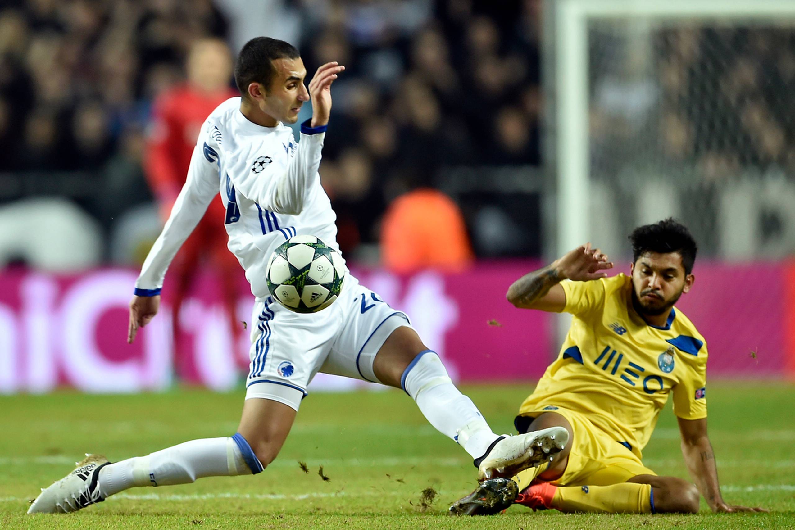 Youssef Toutouh er optimistisk om muligheden for assistance fra de engelske mestre, der som minimum skal tage et uafgjort resultat i Porto, hvis ikke FC København skal tage til takke med en plads i Europa League i det nye år. Arkivfoto: Lars Poulsen
