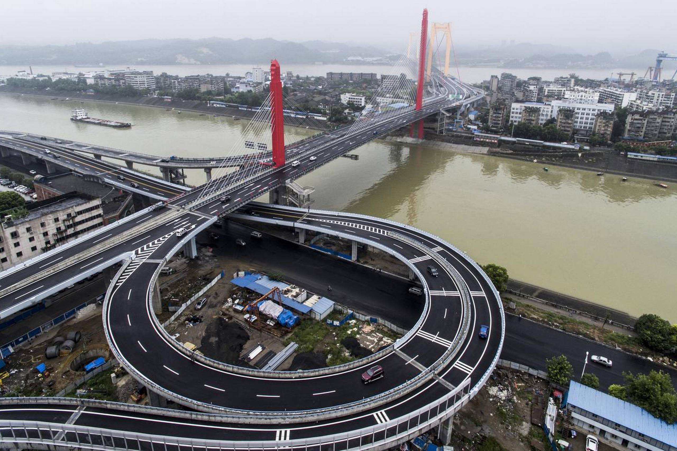 Flere kinesiske byer er bygget til biltrafik, ikke til cyklister og fodgængere. Foto: Xiao Yijiu/Xinhua