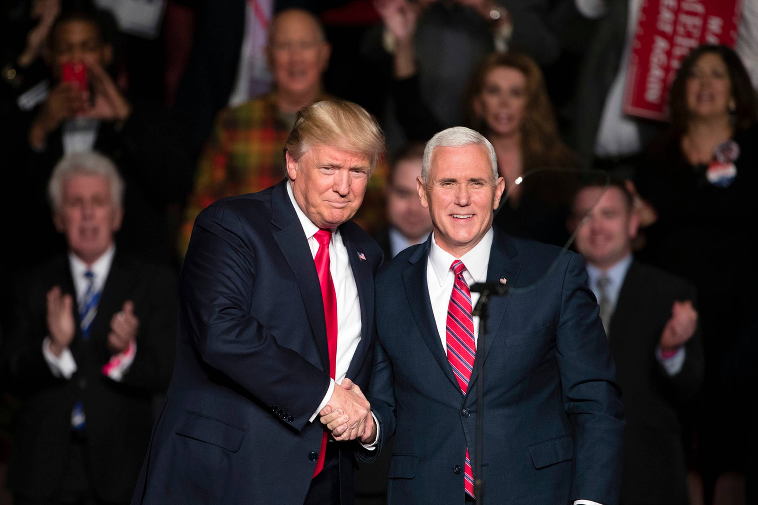 USA's kommende præsident Donald Trump sammen med sin kommende vicepræsident Mike Pence. Foto: Matt Rourke/AP