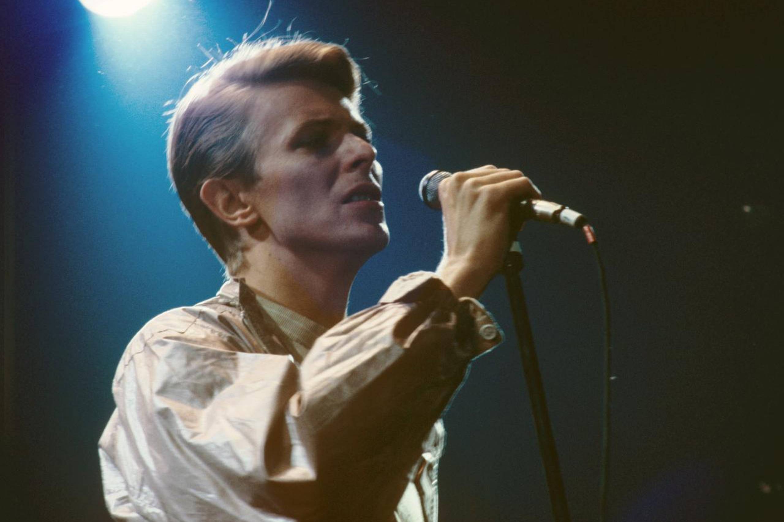 David Bowie fotograferet til en koncert i 1978 i Frankfurt i det daværende Vesttyskland. Samme år gav han koncert i Danmark, og det blev i karrierens løb til i alt 13 koncerter herhjemme. Foto: Hans H. Kirmer, AP