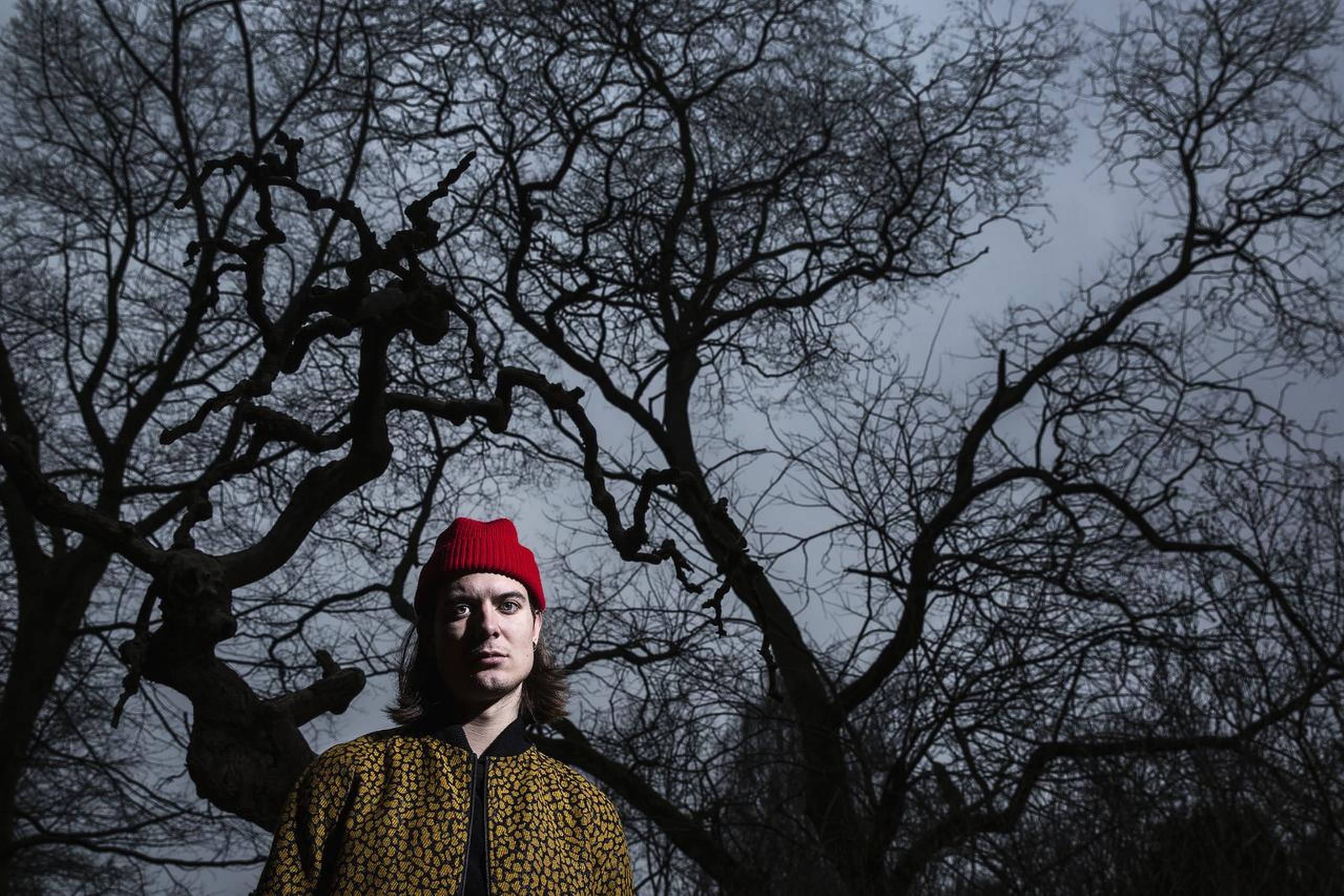 Gyldendal-digteren Caspar Eric har udgivet sin tredje digtsamling, ”Avatar”, der blandt andet behandler lysten til at begå selvmord. Foto: Niels Hougaard