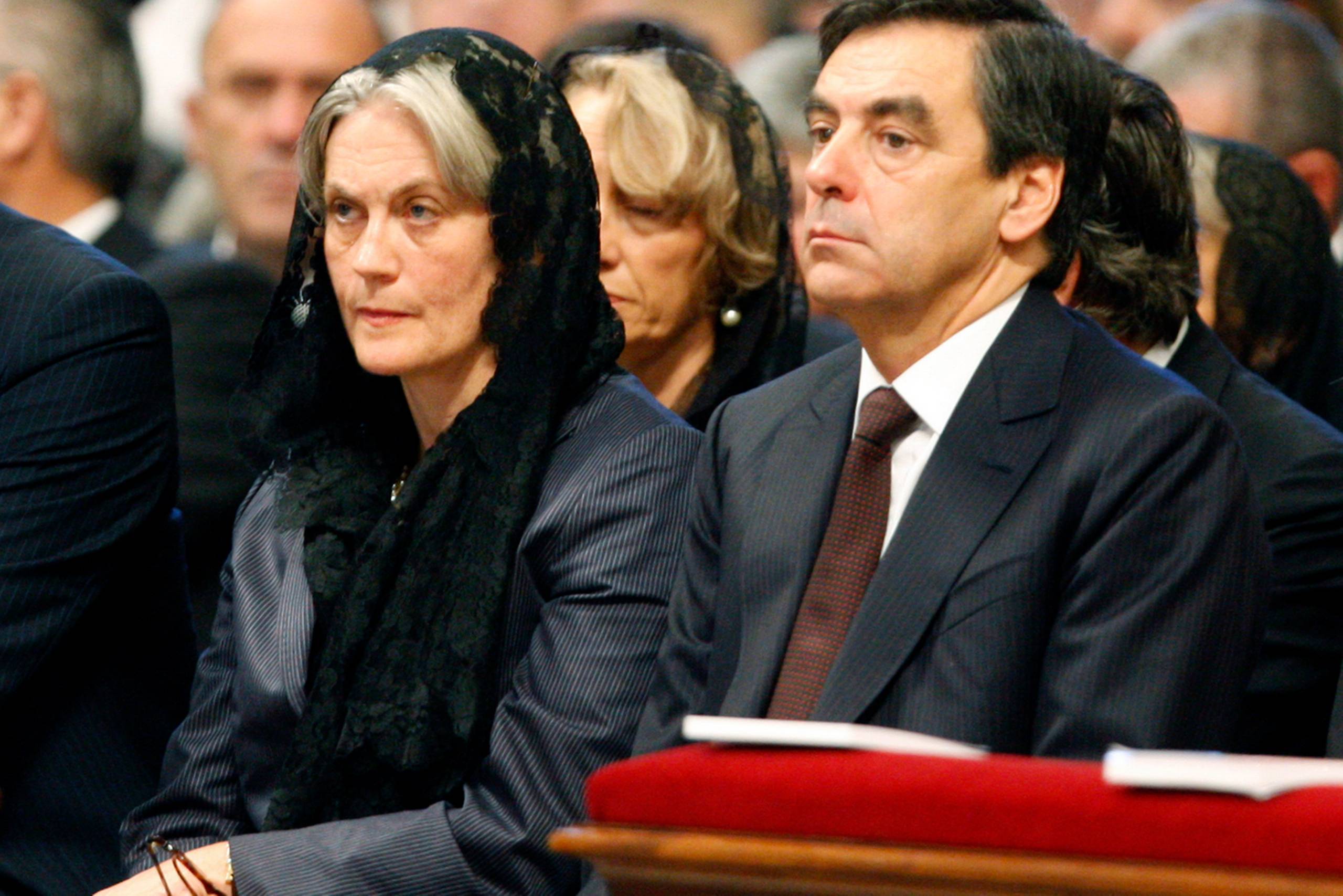 Penelope og Francois Fillon er lige nu i vælten i de franske medier. Foto: Alessandra Tarantino/AP.