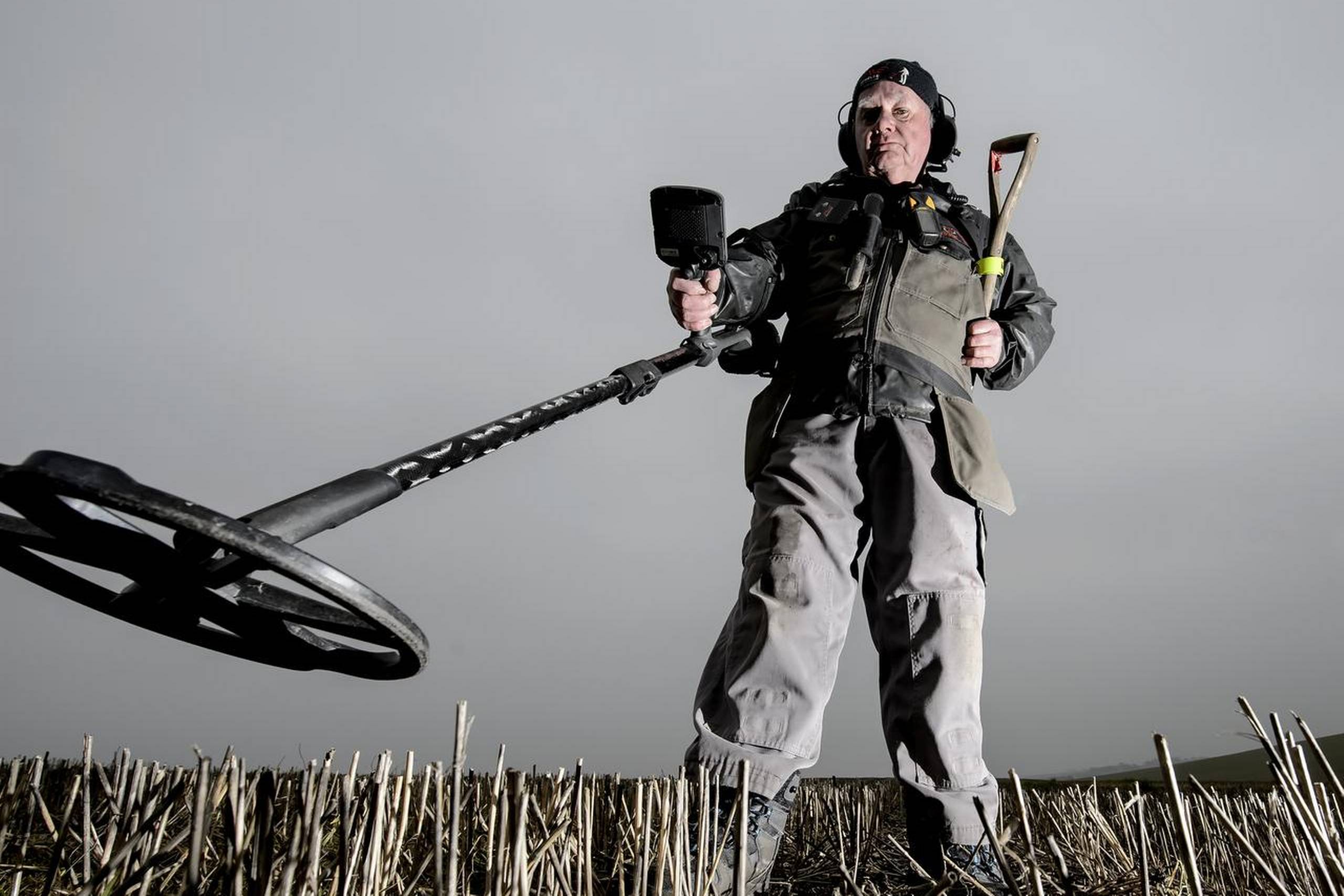 Amatørarkæologen Ejnar Sørensen går næsten hver dag og og leder efter arkæologiske skatte. Han har menge penge til gode hos Nationalmuseet. Foto: René Schütze