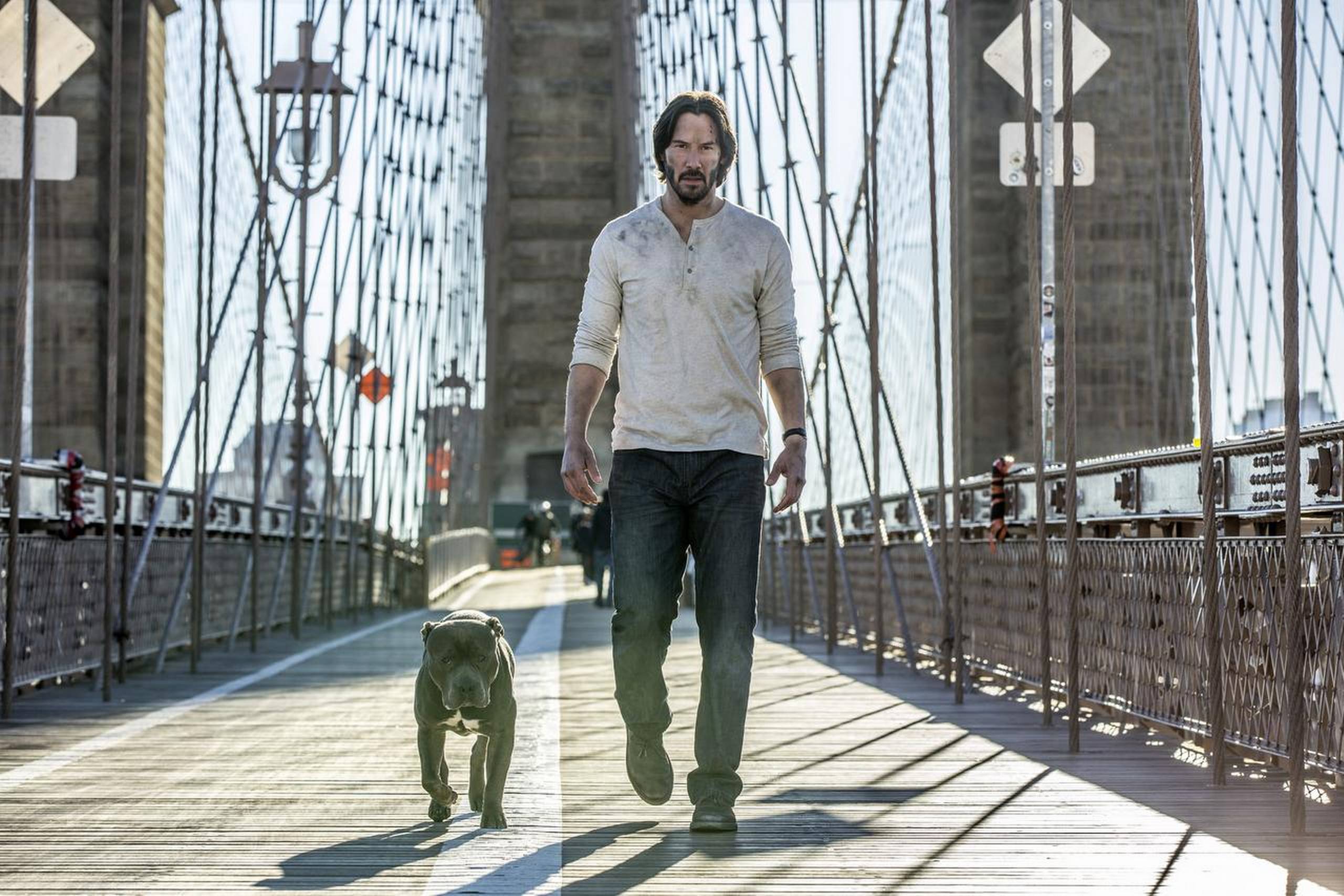 John Wick (Keanu Reeves) er meget glad for sin hund, men ligeglad med det meste andet i Chad Stahelskis svimlende flotte, men skabelonskårne ”John Wick: Chapter 2”. Foto: Nordisk Film Distribution