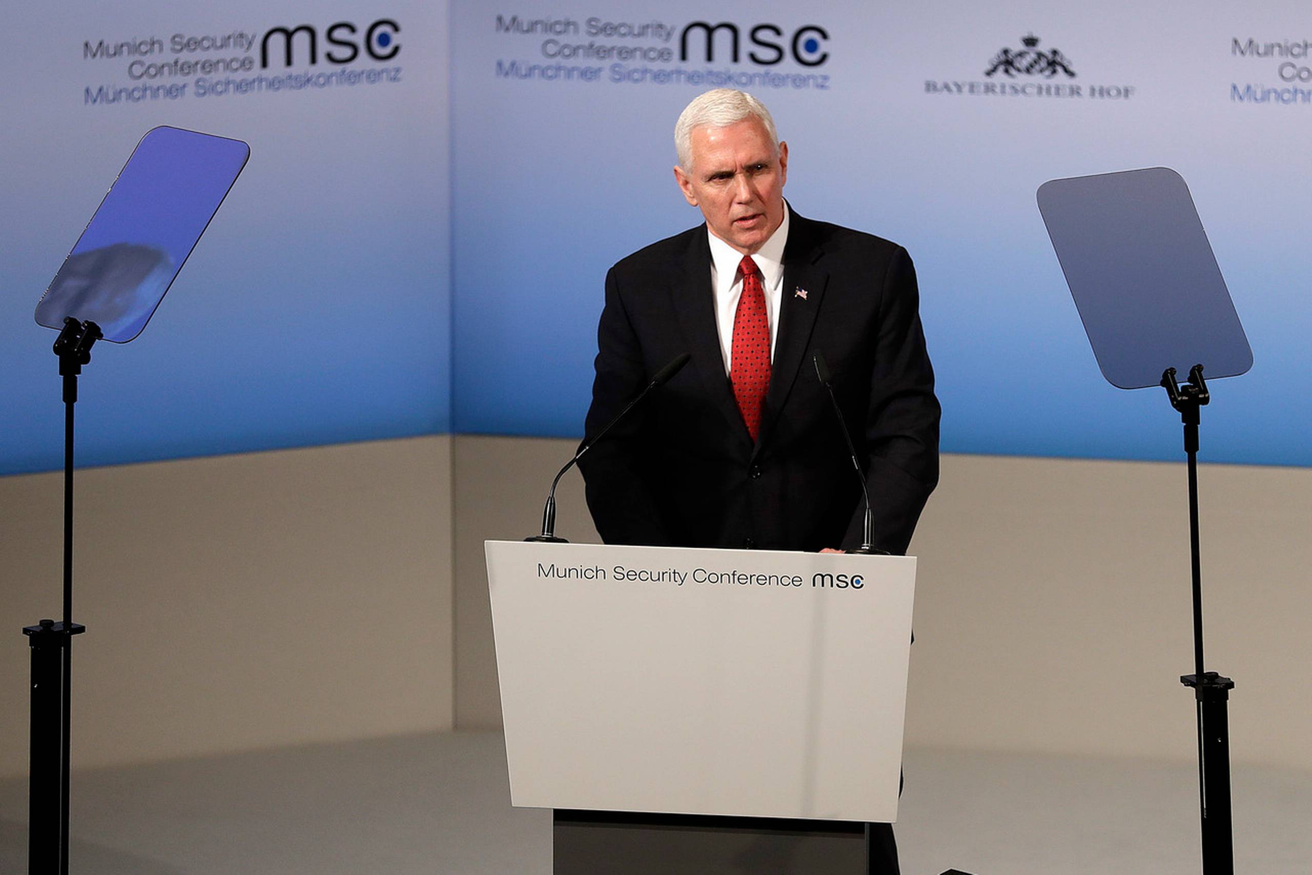 USA's vicepræsident, Mike Pence, taler ved den årlige sikkerhedskonference i München. Foto: Matthias Schrader/AP