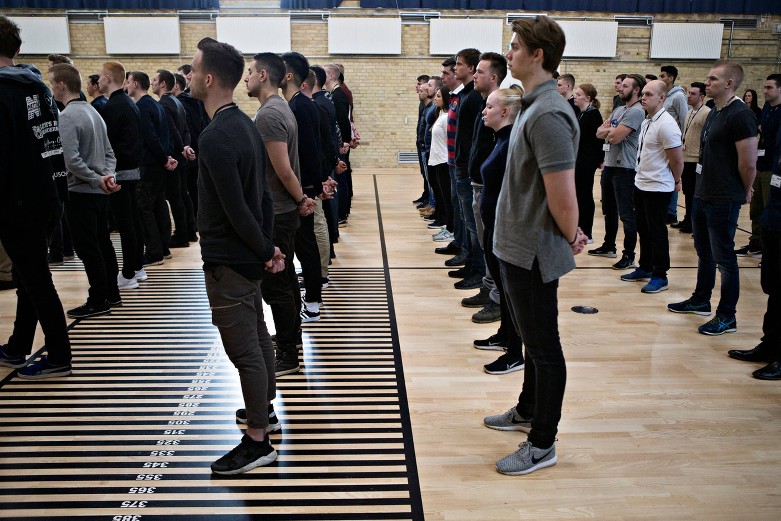 55 kommende politikadetter fik besked på at holde ryggen rank og slukke deres mobiltelefoner, da justitsministeren bød velkommen på deres første dag på uddannelsen. Foto: Tobias Nicolai